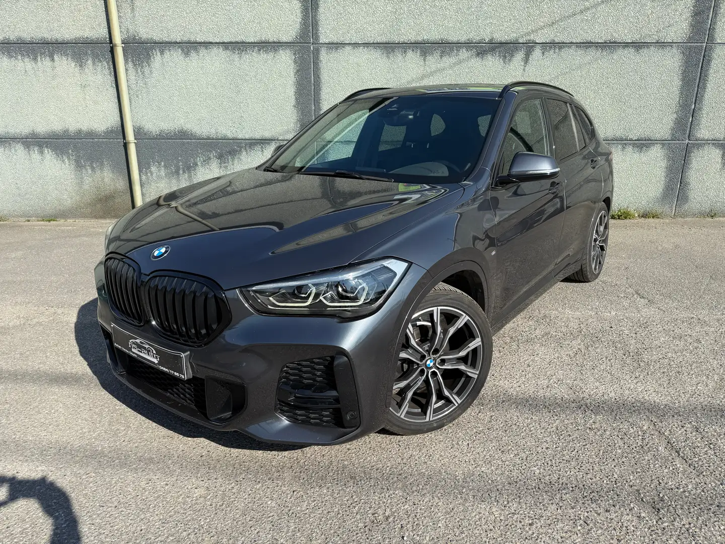 BMW X1 1.5 dA sDrive16 Pack M full Grijs - 1