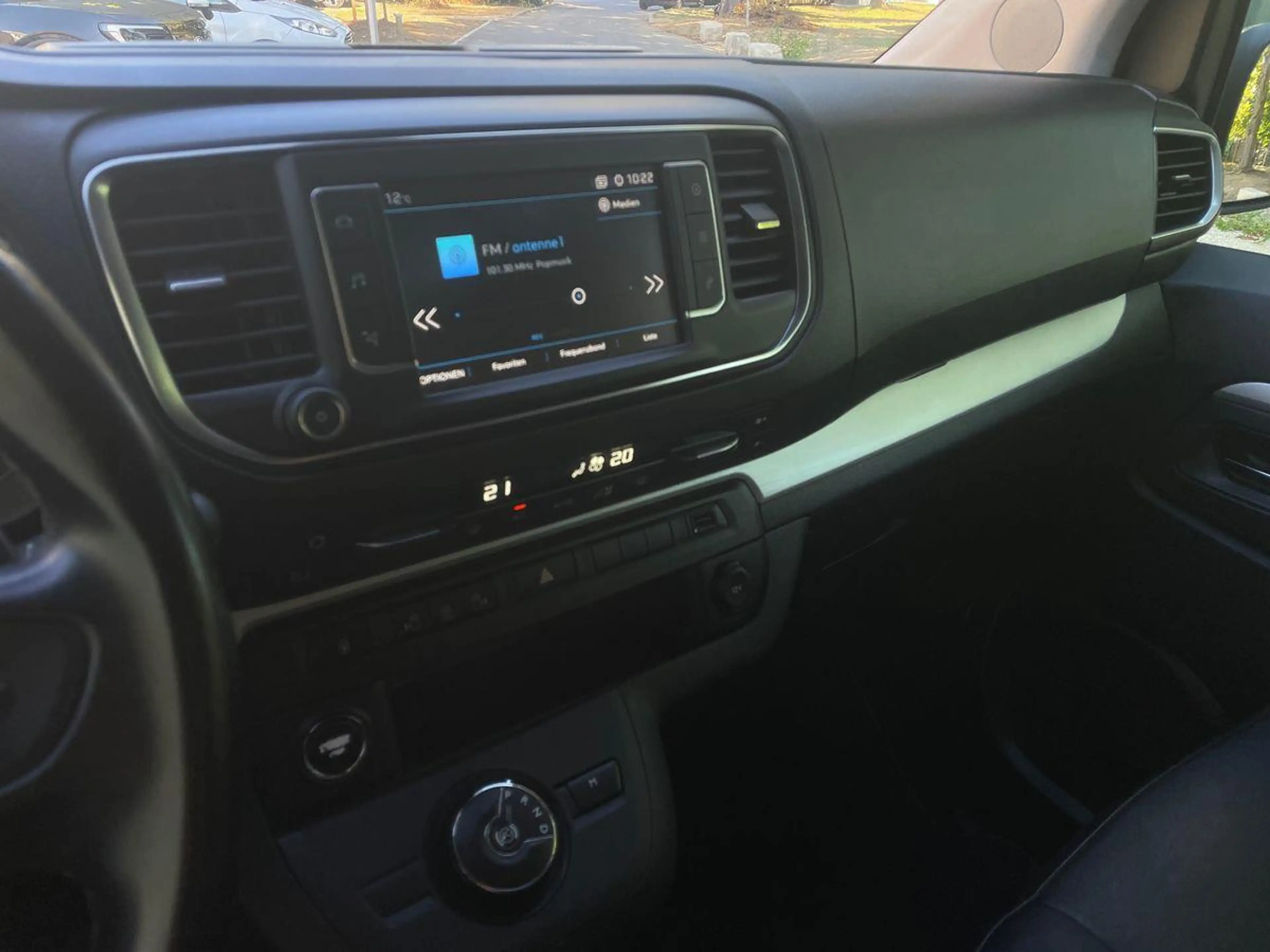 Peugeot Traveller 2.0 l BlueHDI Allure L2H1 Autom. AHK PANORAMADACH — photo 14