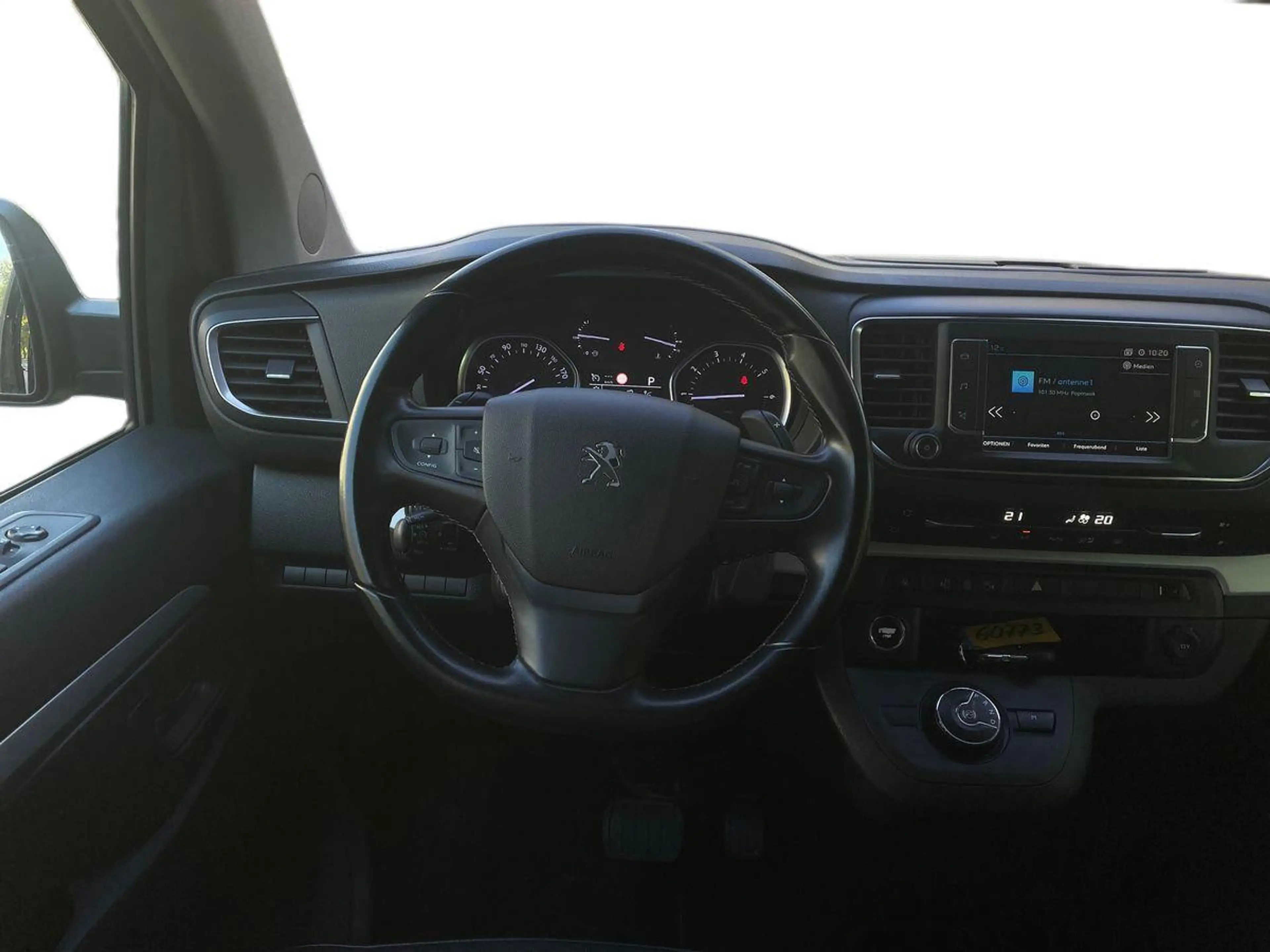 Peugeot Traveller 2.0 l BlueHDI Allure L2H1 Autom. AHK PANORAMADACH — photo 11