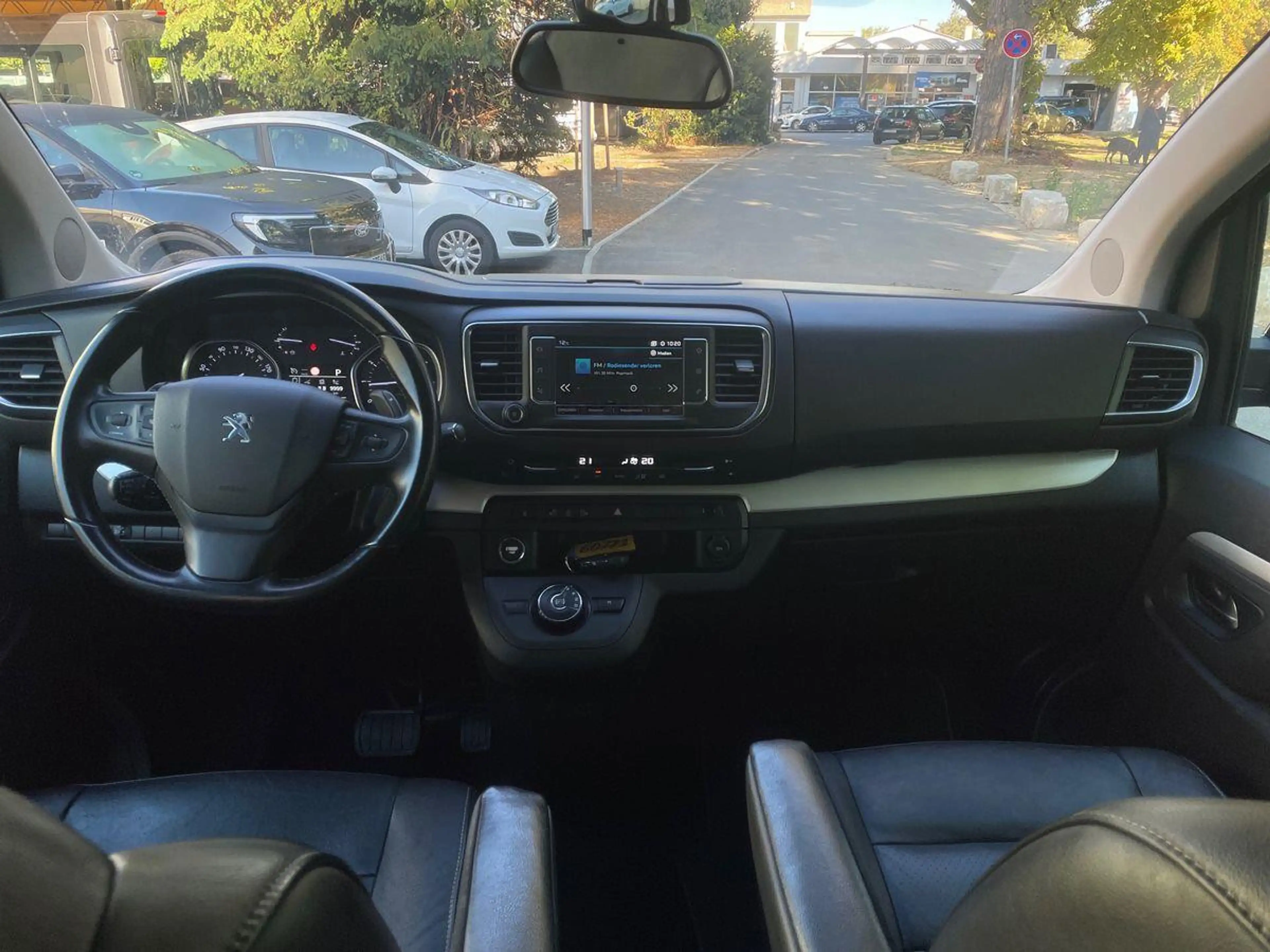 Peugeot Traveller 2.0 l BlueHDI Allure L2H1 Autom. AHK PANORAMADACH — photo 12