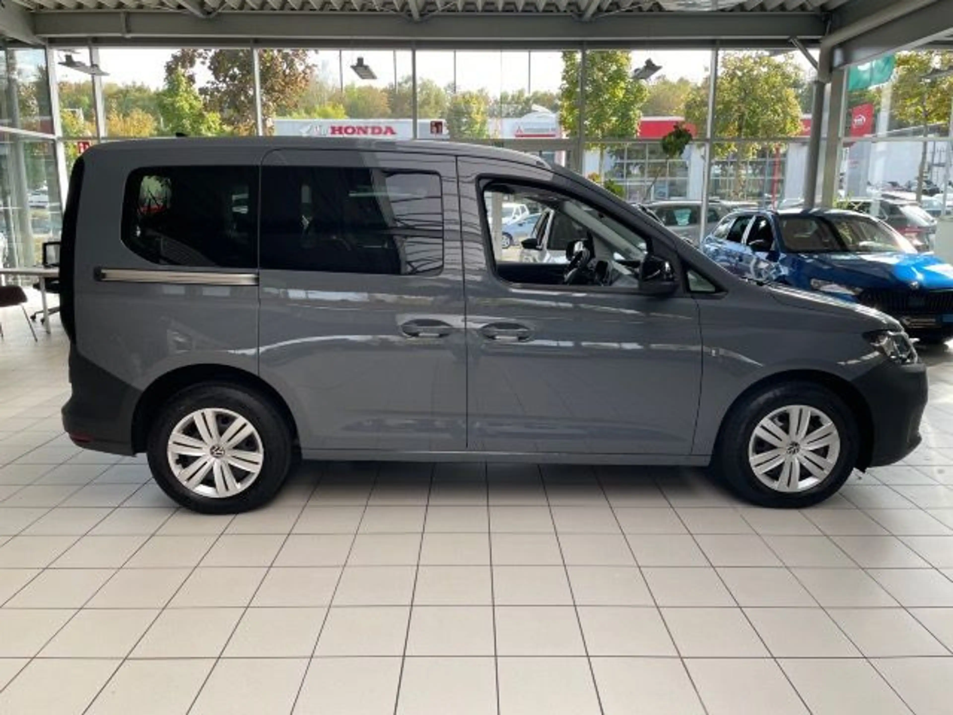 Volkswagen Caddy 1.5 TSI PDC Sitzheizung Bluetooth — photo 5