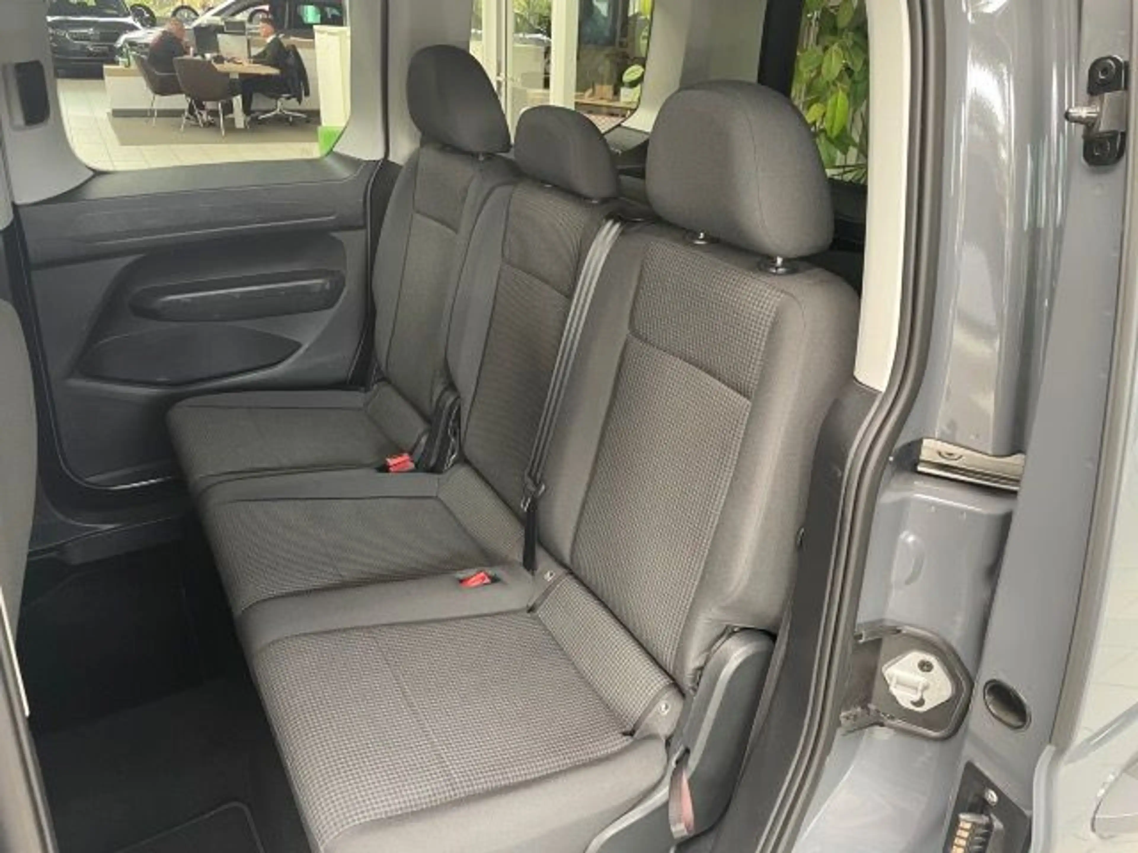 Volkswagen Caddy 1.5 TSI PDC Sitzheizung Bluetooth — photo 12