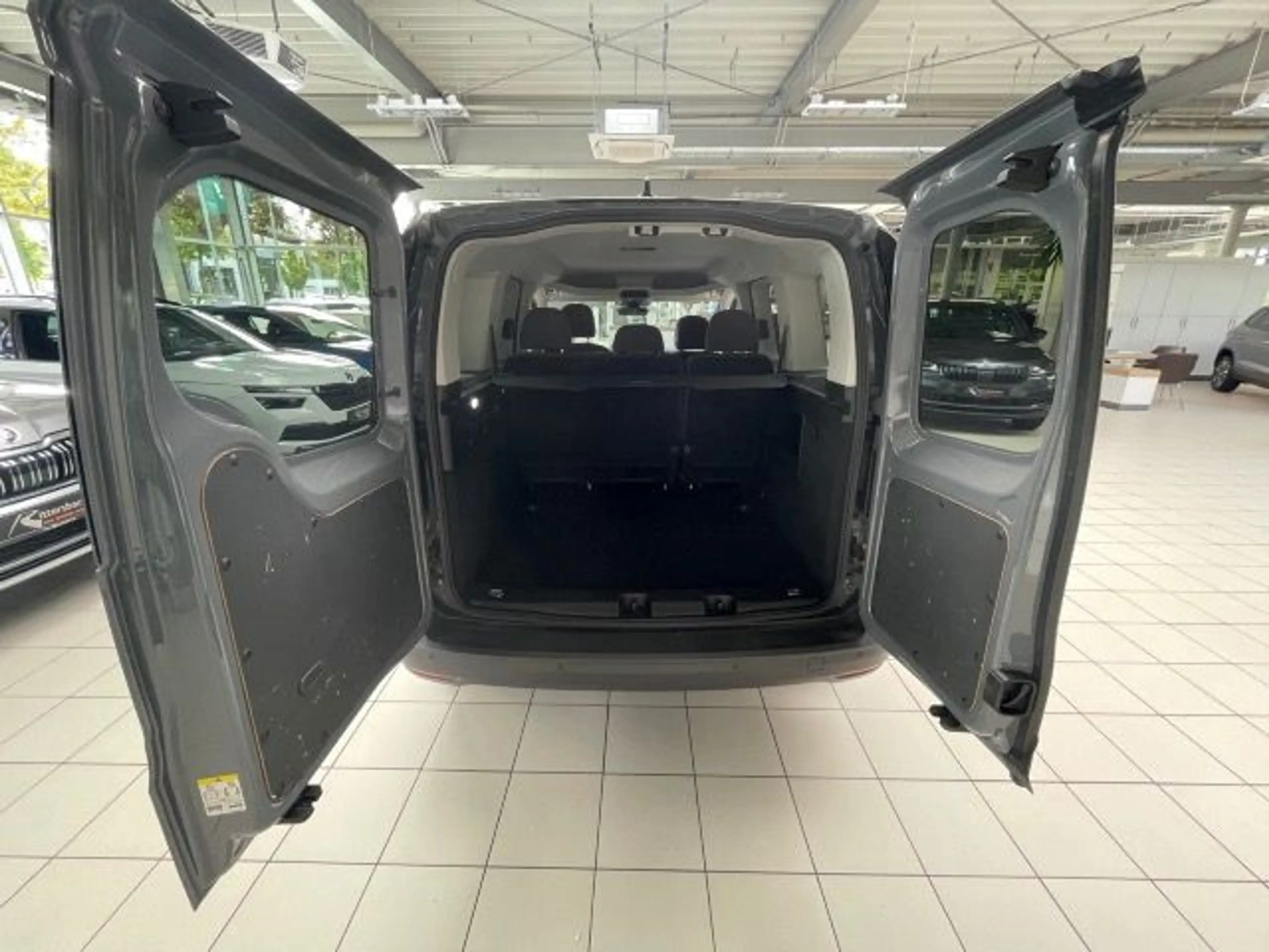 Volkswagen Caddy 1.5 TSI PDC Sitzheizung Bluetooth — photo 13