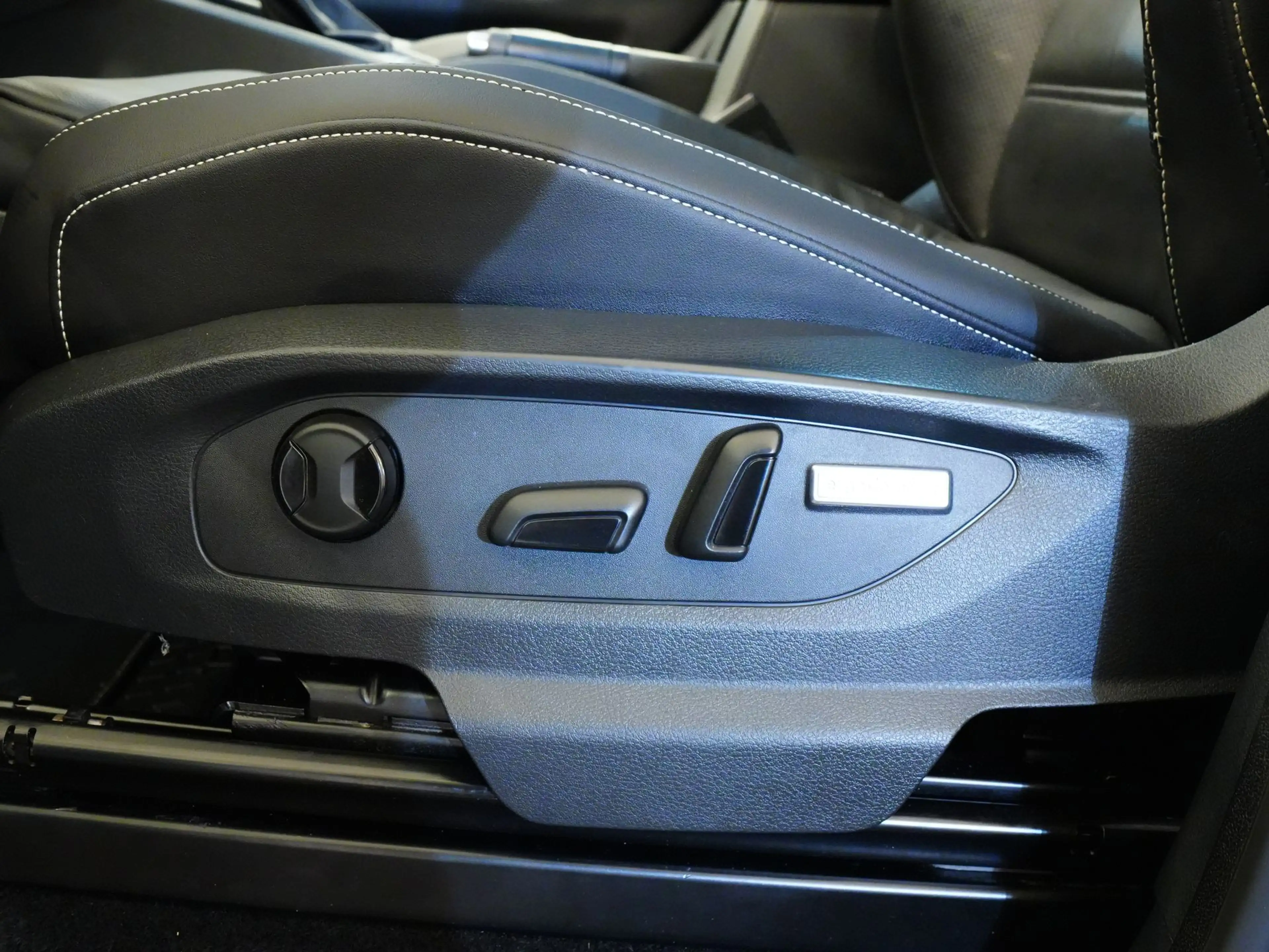 Volkswagen Amarok Highline  3.0 V6|Cuir|Aventura|Couvre-benneRigideRétractable — photo 13