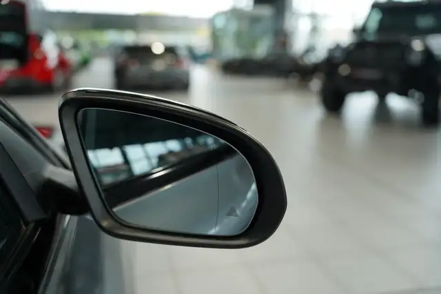 Mercedes-Benz C-Class view 14