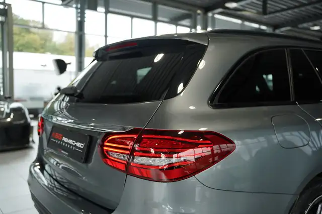 Mercedes-Benz C-Class view 13