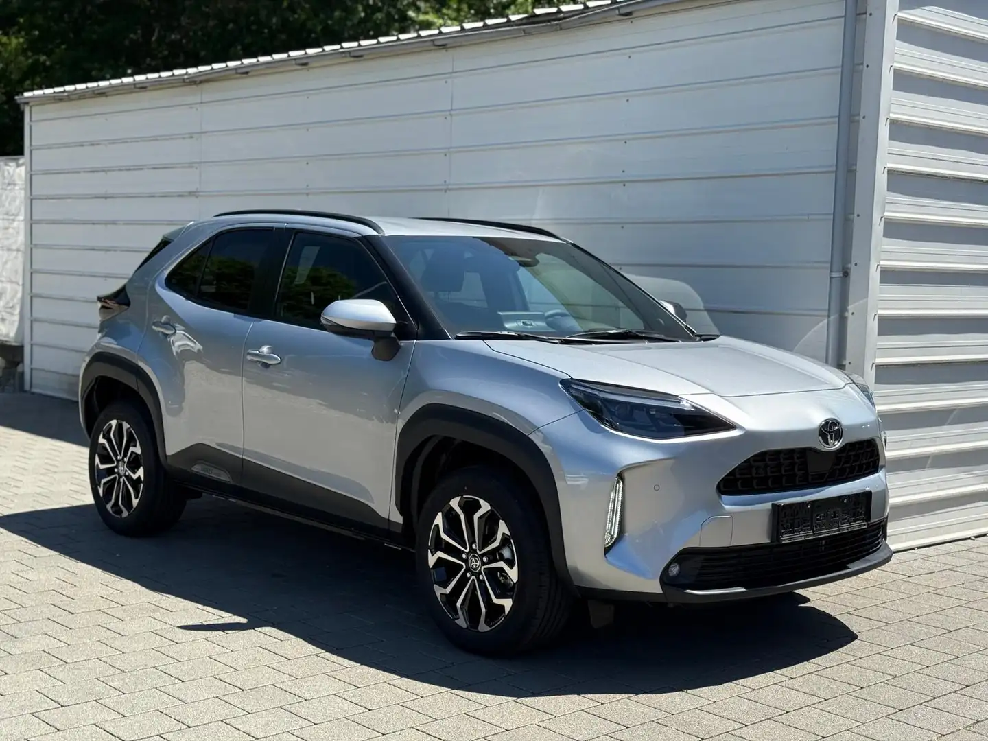 Toyota Yaris Cross Style 1,5-l-VVT-iE SafetyP*Navi*WinterPak*Kamera*K Silber - 2