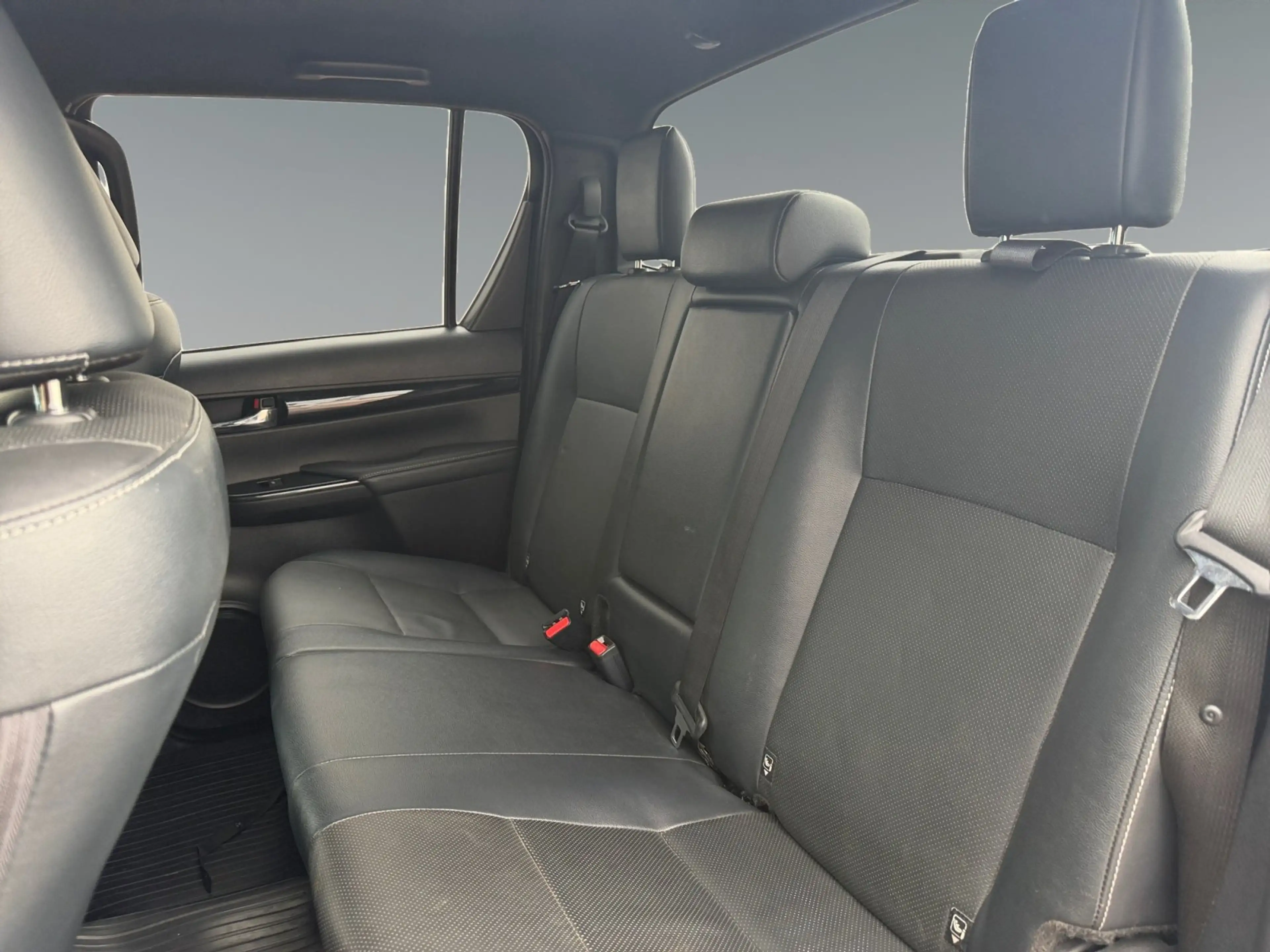Toyota Hilux 2.4 D-4D 4x4 Double Cab Duty Comfort *AHK* — photo 14
