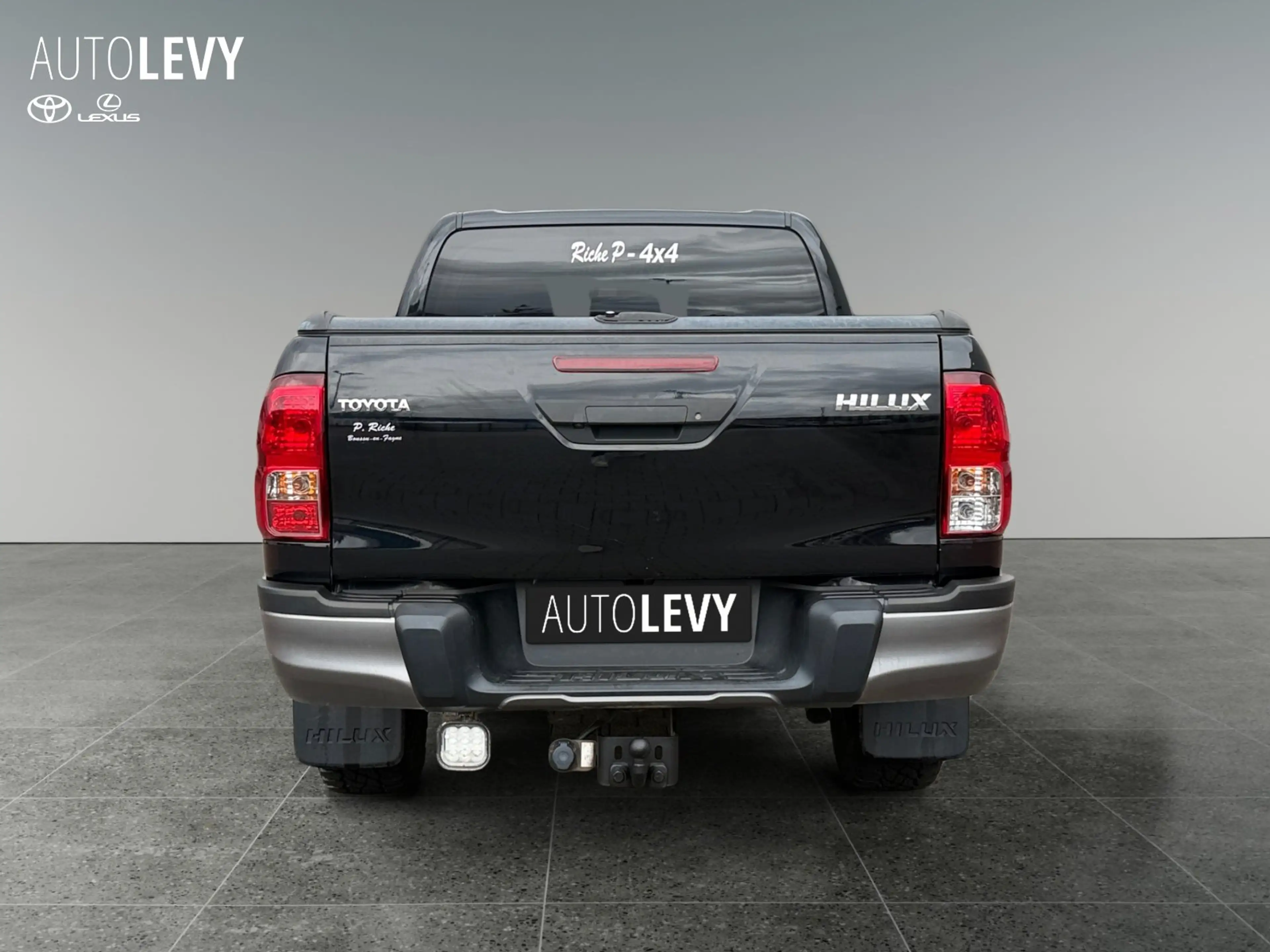 Toyota Hilux 2.4 D-4D 4x4 Double Cab Duty Comfort *AHK* — photo 5