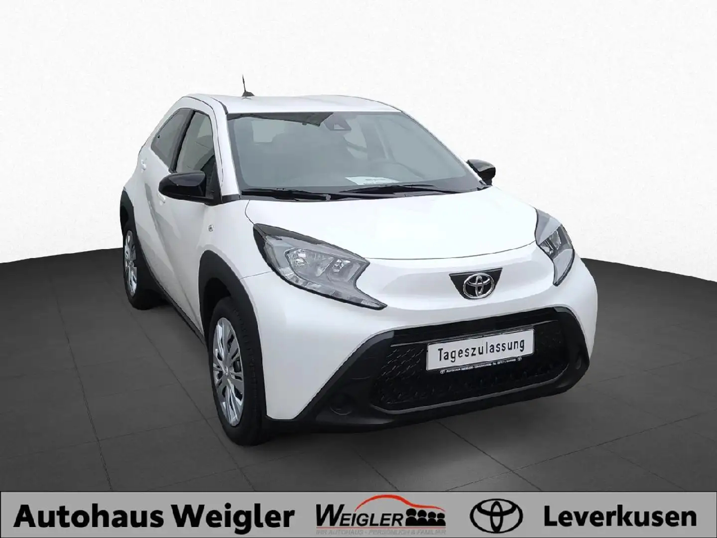 Toyota Aygo X Play Automatik 5-Türer Klima Weiß - 2