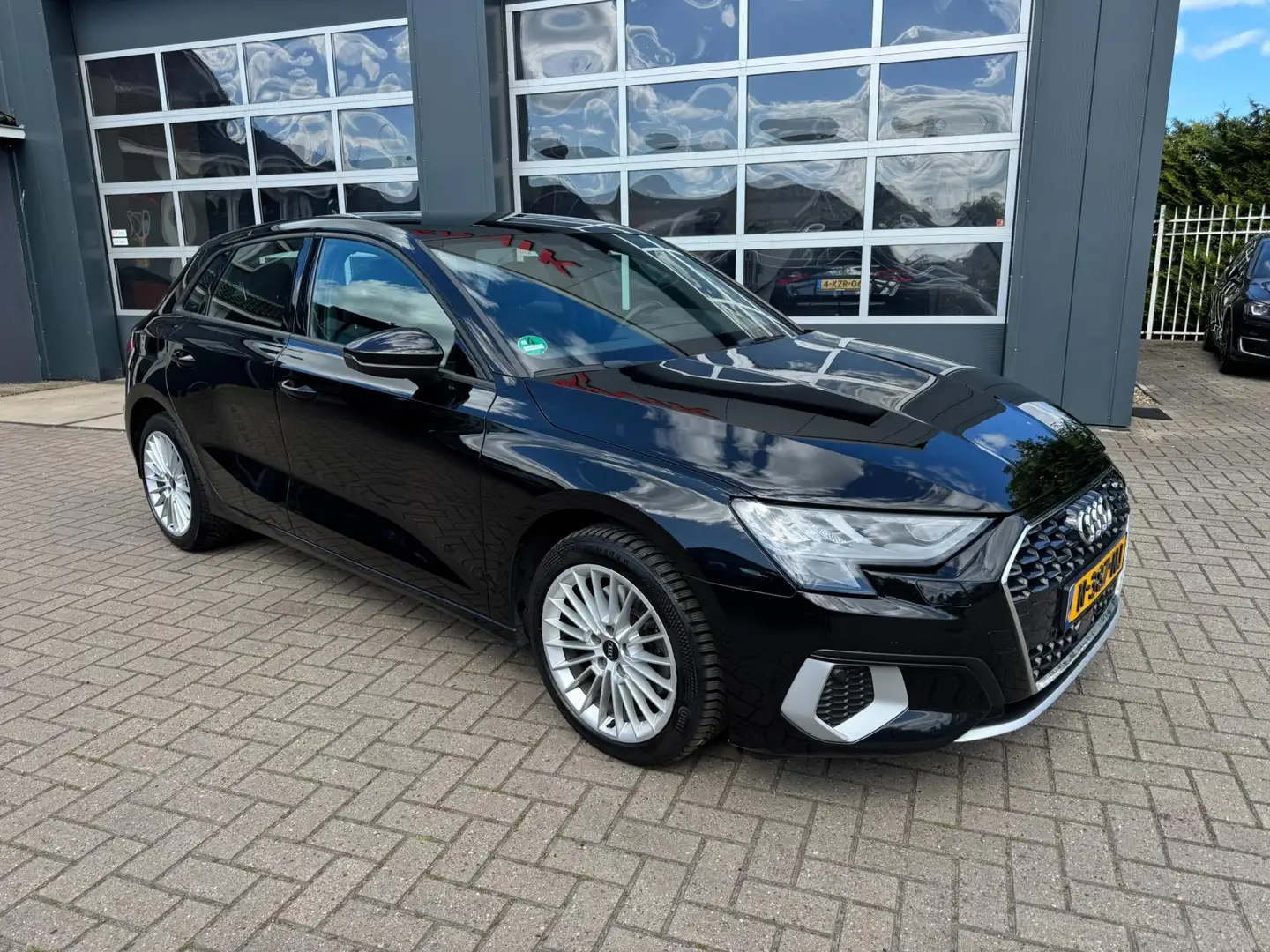 Audi A3 Sportback 30 TFSI Pro Line Edition one Sport / ACC Noir - 2