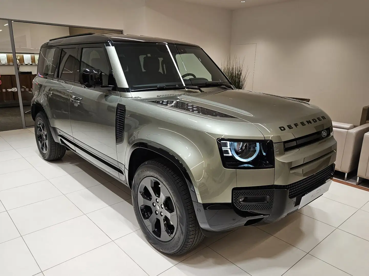 Land Rover Defender 110 3.0D 200CV AWD X-Dynamic SE *AUTOCARRO* Groen - 1