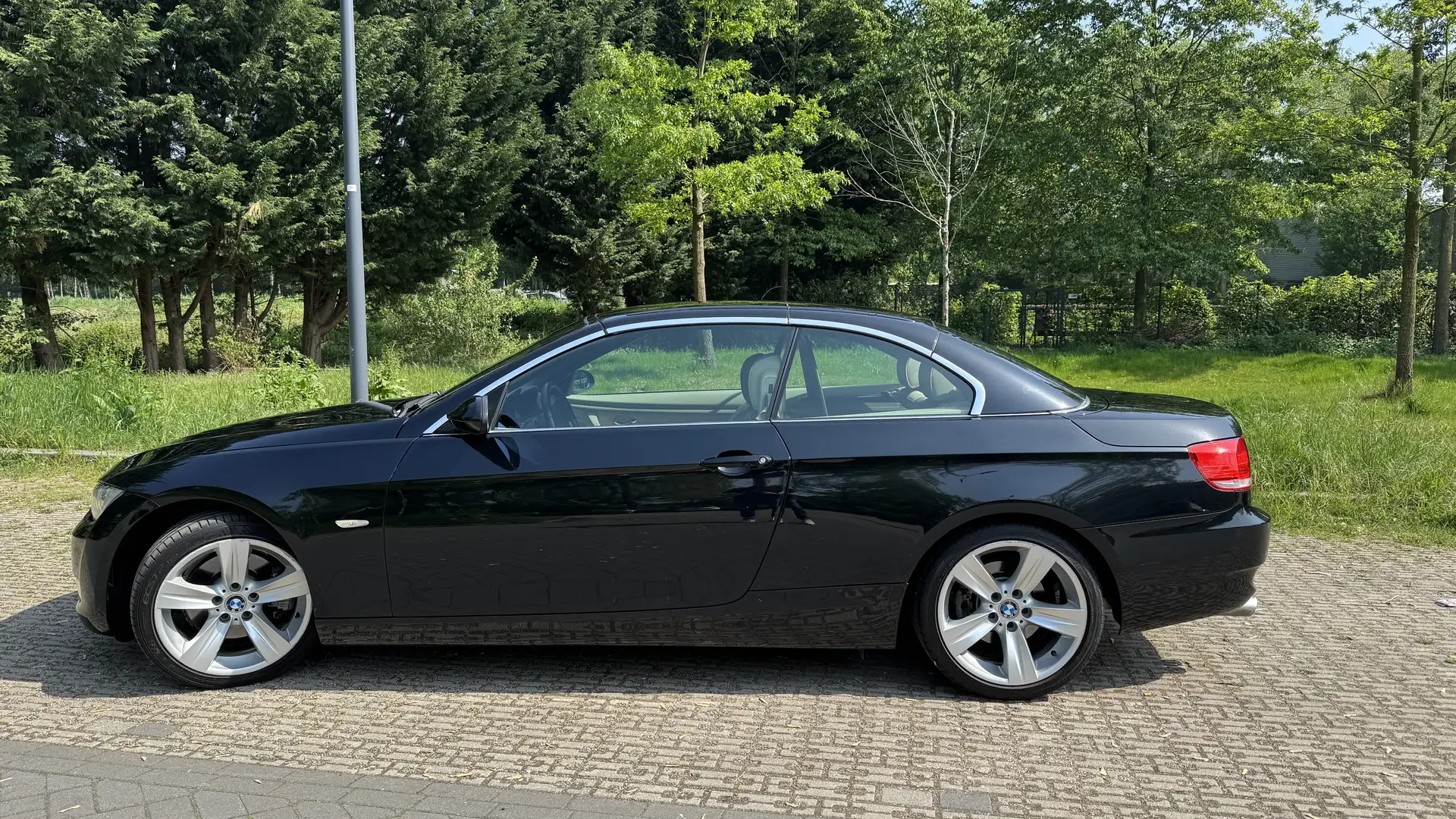 BMW 325 325i High Executive Zwart - 2