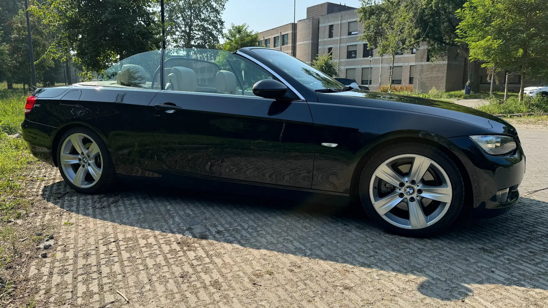 BMW 325 325i High Executive Zwart - 1