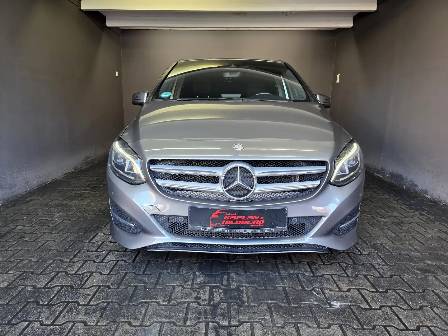 Mercedes-Benz B 200 d, NAVI, LED SCHEINWERFER, PDC, ANHÄNGERKUPPL. Gris - 2