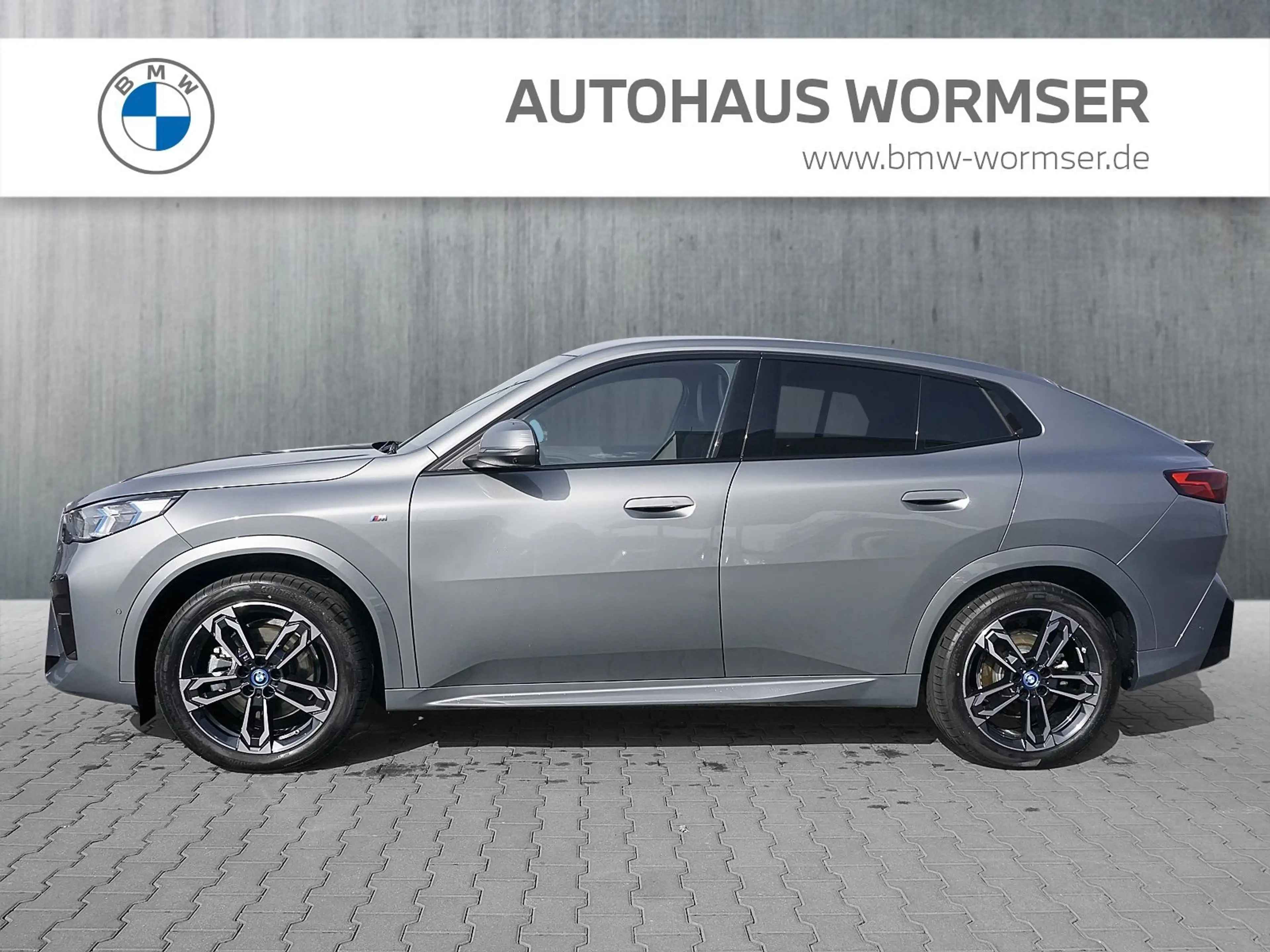 BMW iX2 xDrive30 — photo 4