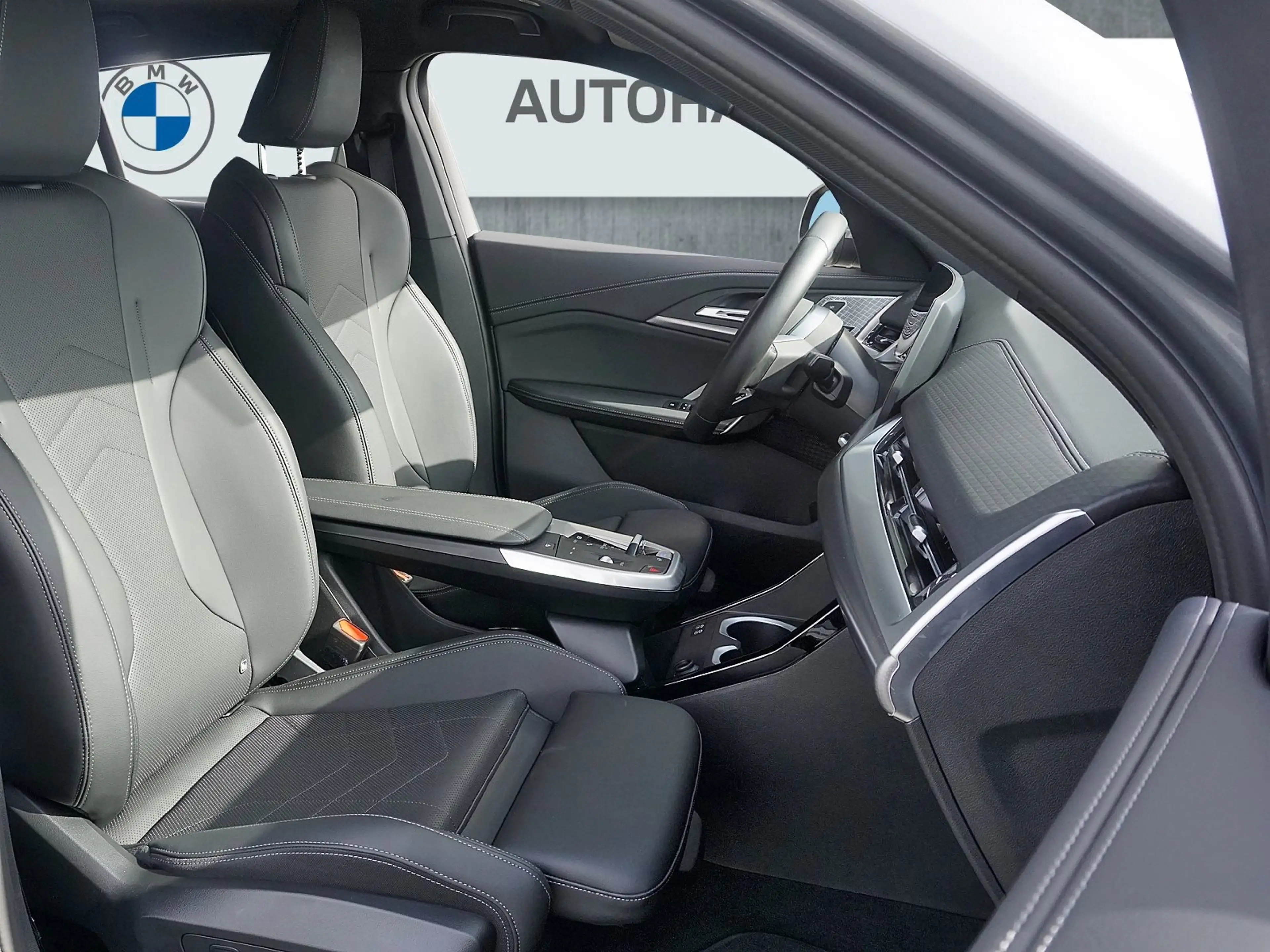 BMW iX2 xDrive30 — photo 9