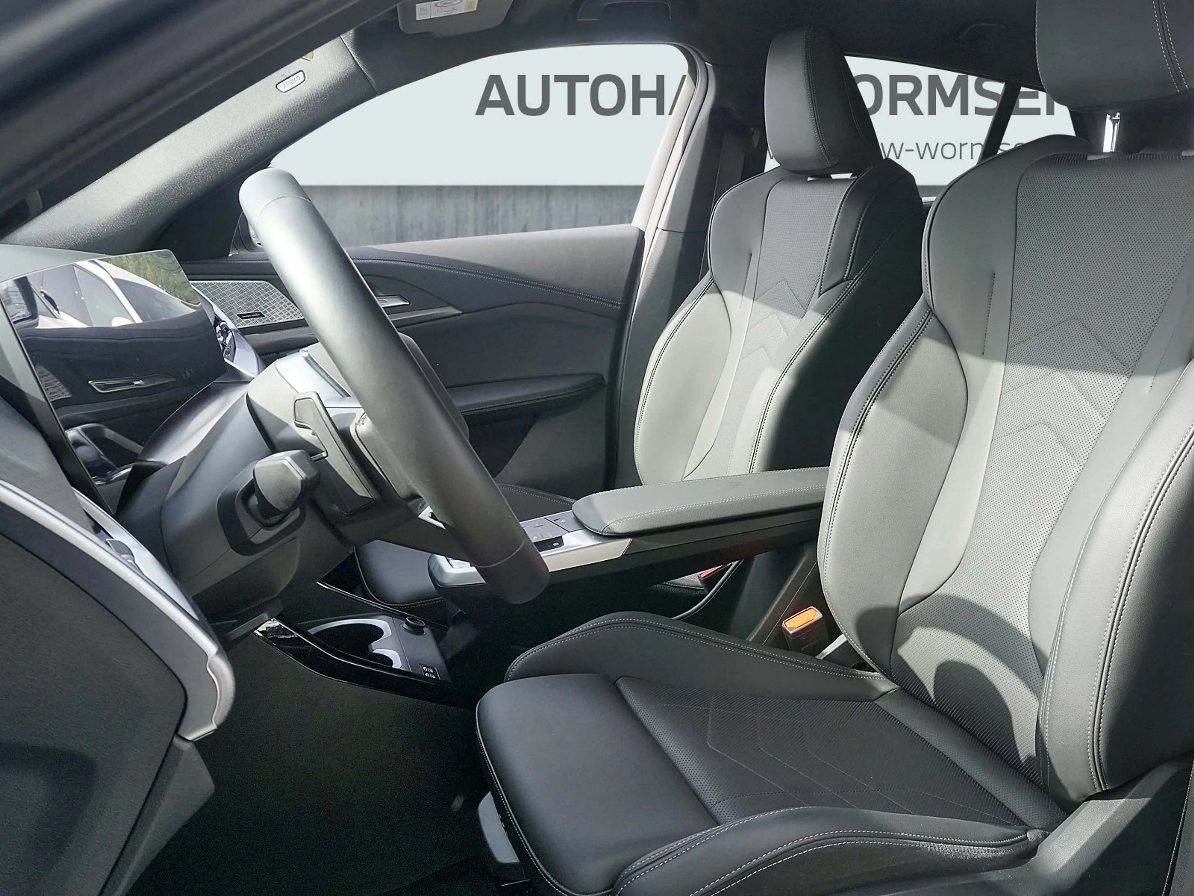 BMW iX2 xDrive30 — photo 7