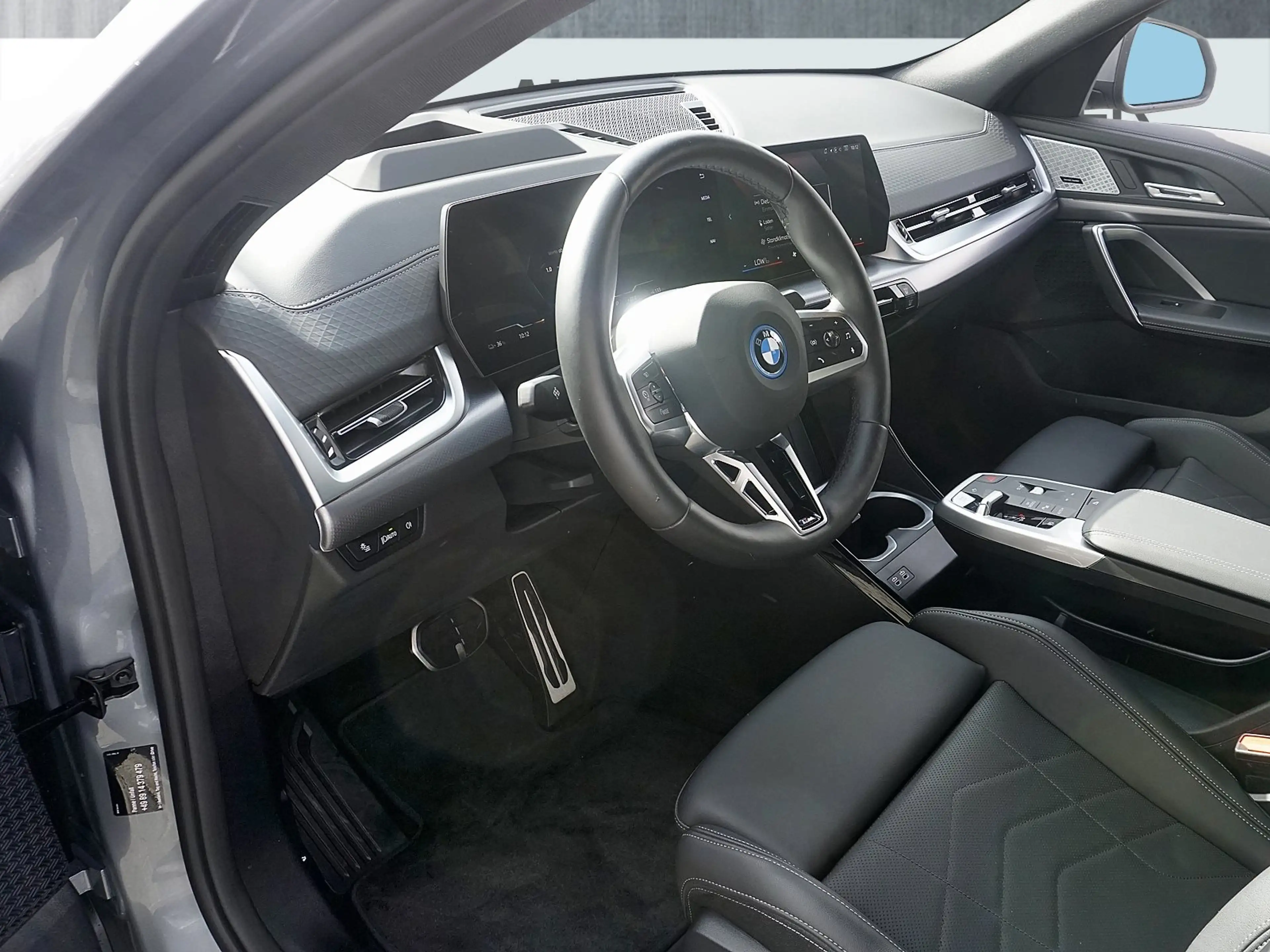 BMW iX2 xDrive30 — photo 6