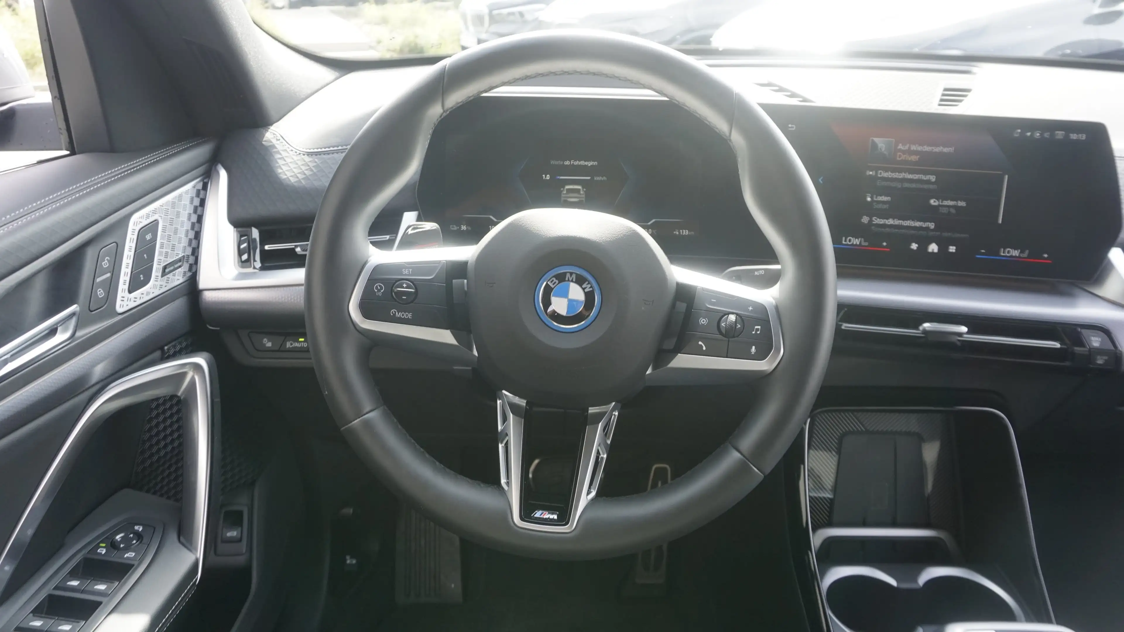BMW iX2 xDrive30 — photo 13