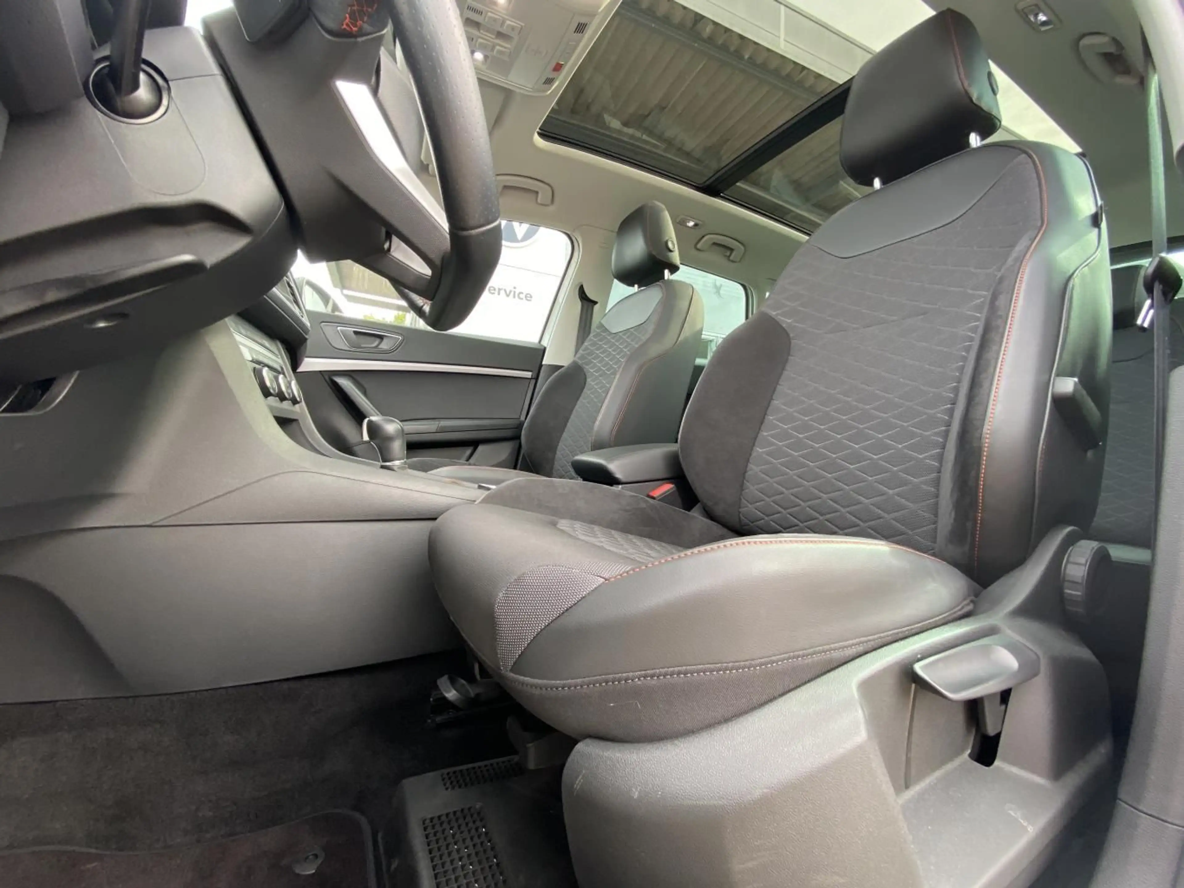 SEAT Ateca 1.5 TSI DSG FR 18"+PANORAMA+AHK+VIRTUAL-CO — photo 9