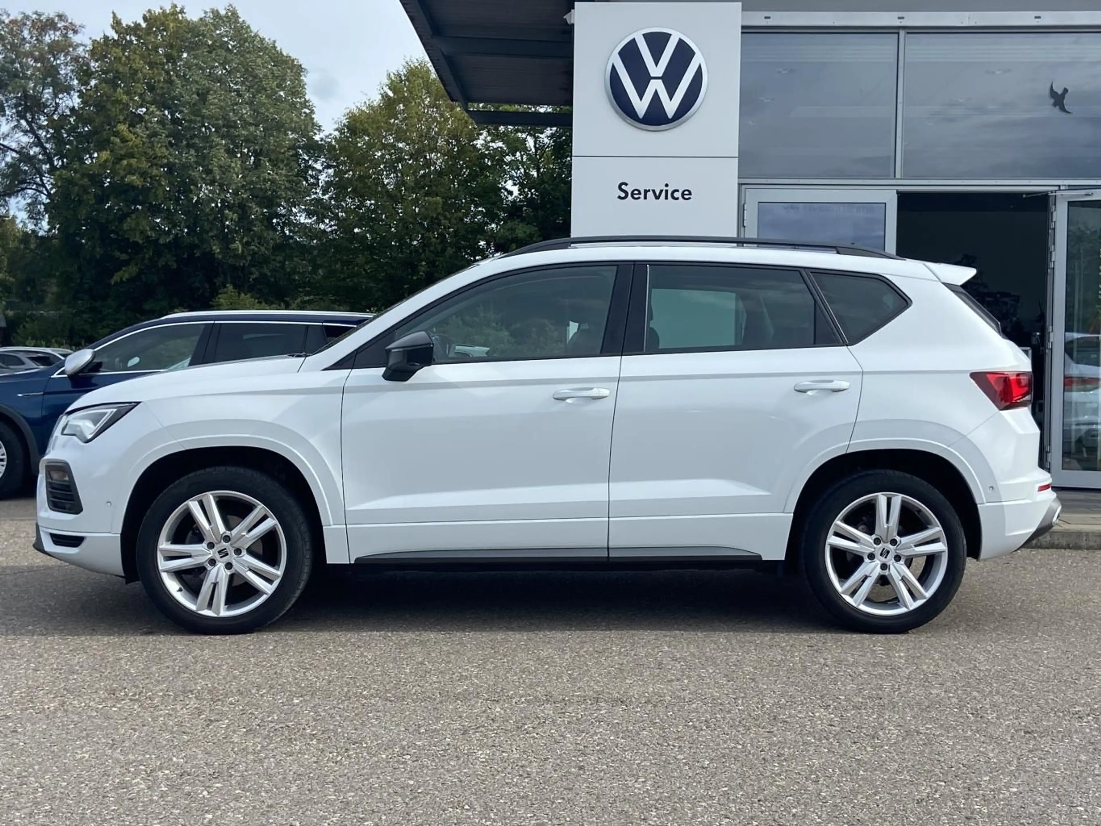 SEAT Ateca 1.5 TSI DSG FR 18"+PANORAMA+AHK+VIRTUAL-CO — photo 2