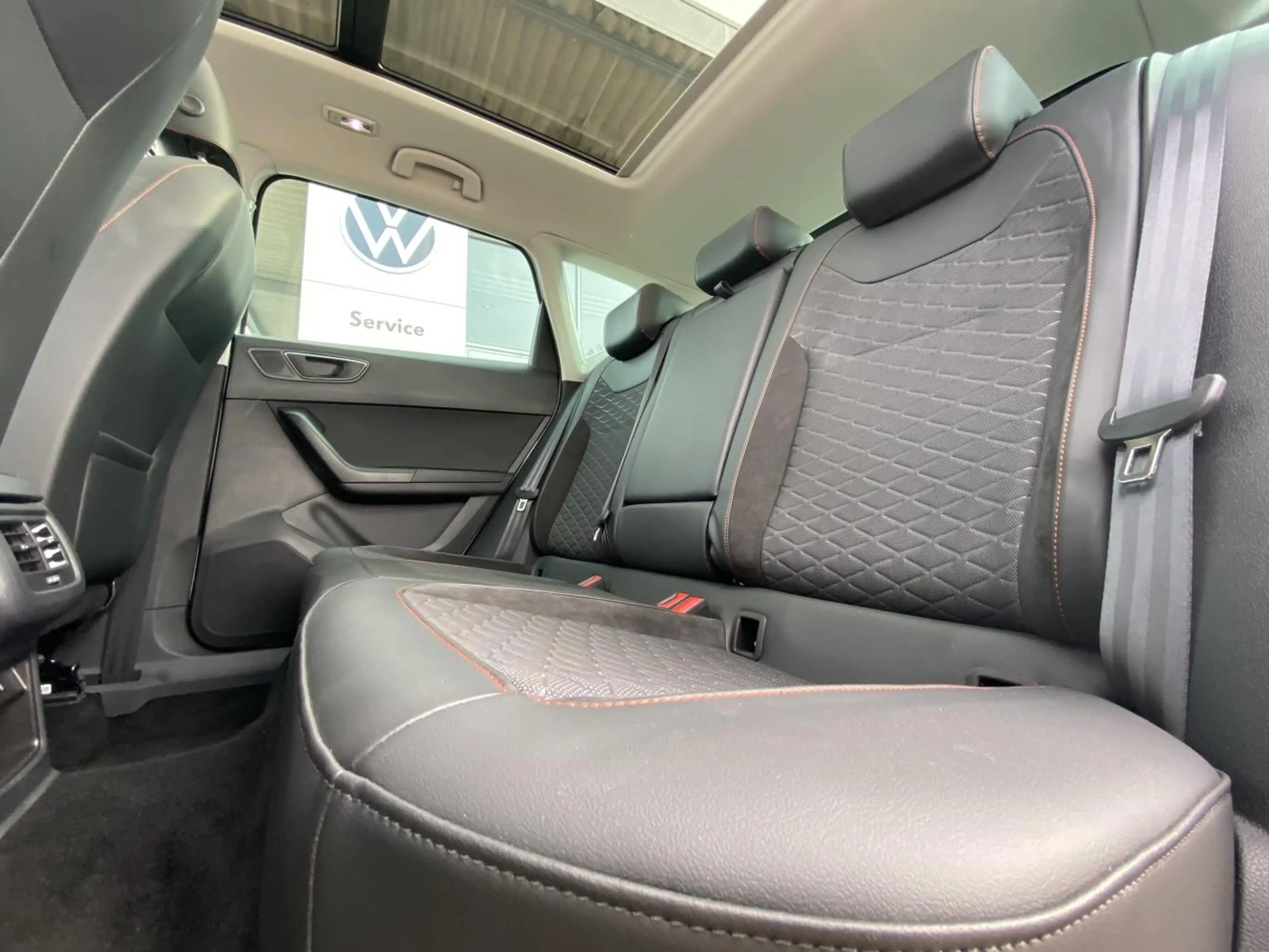 SEAT Ateca 1.5 TSI DSG FR 18"+PANORAMA+AHK+VIRTUAL-CO — photo 12