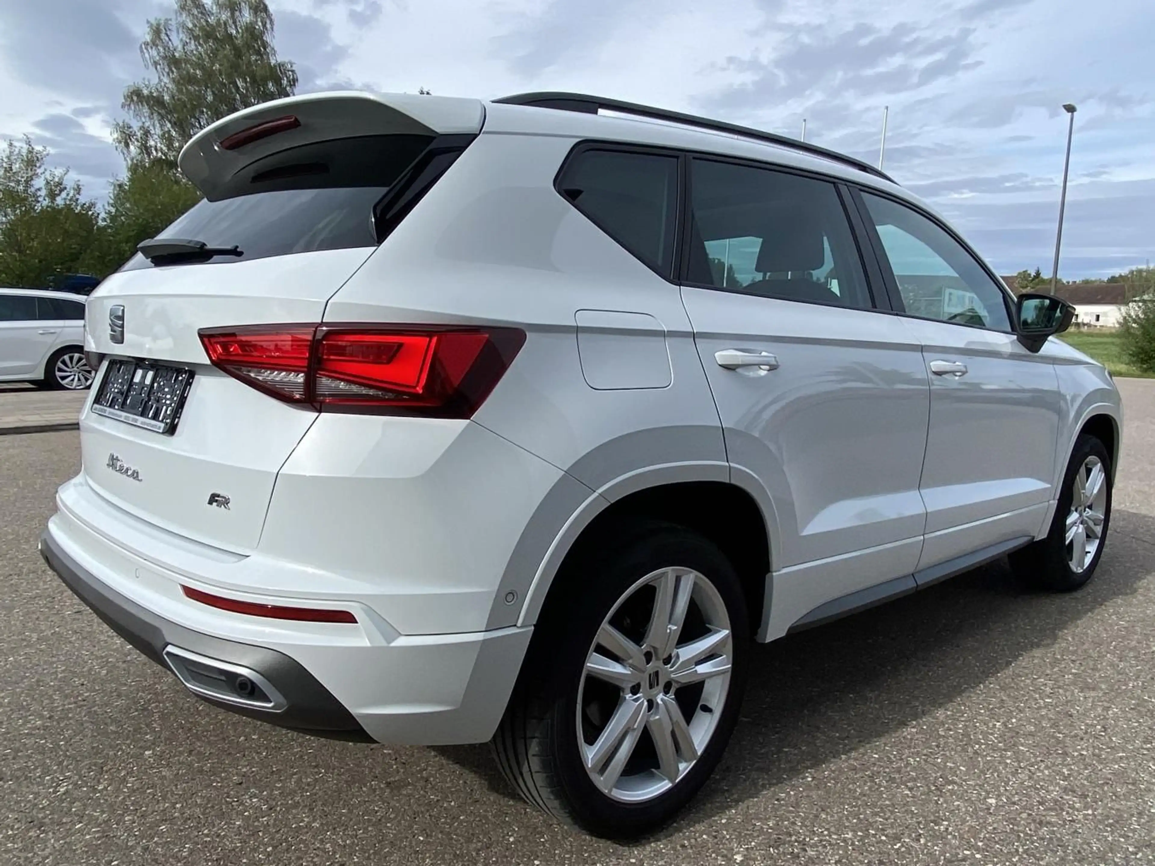 SEAT Ateca 1.5 TSI DSG FR 18"+PANORAMA+AHK+VIRTUAL-CO — photo 6