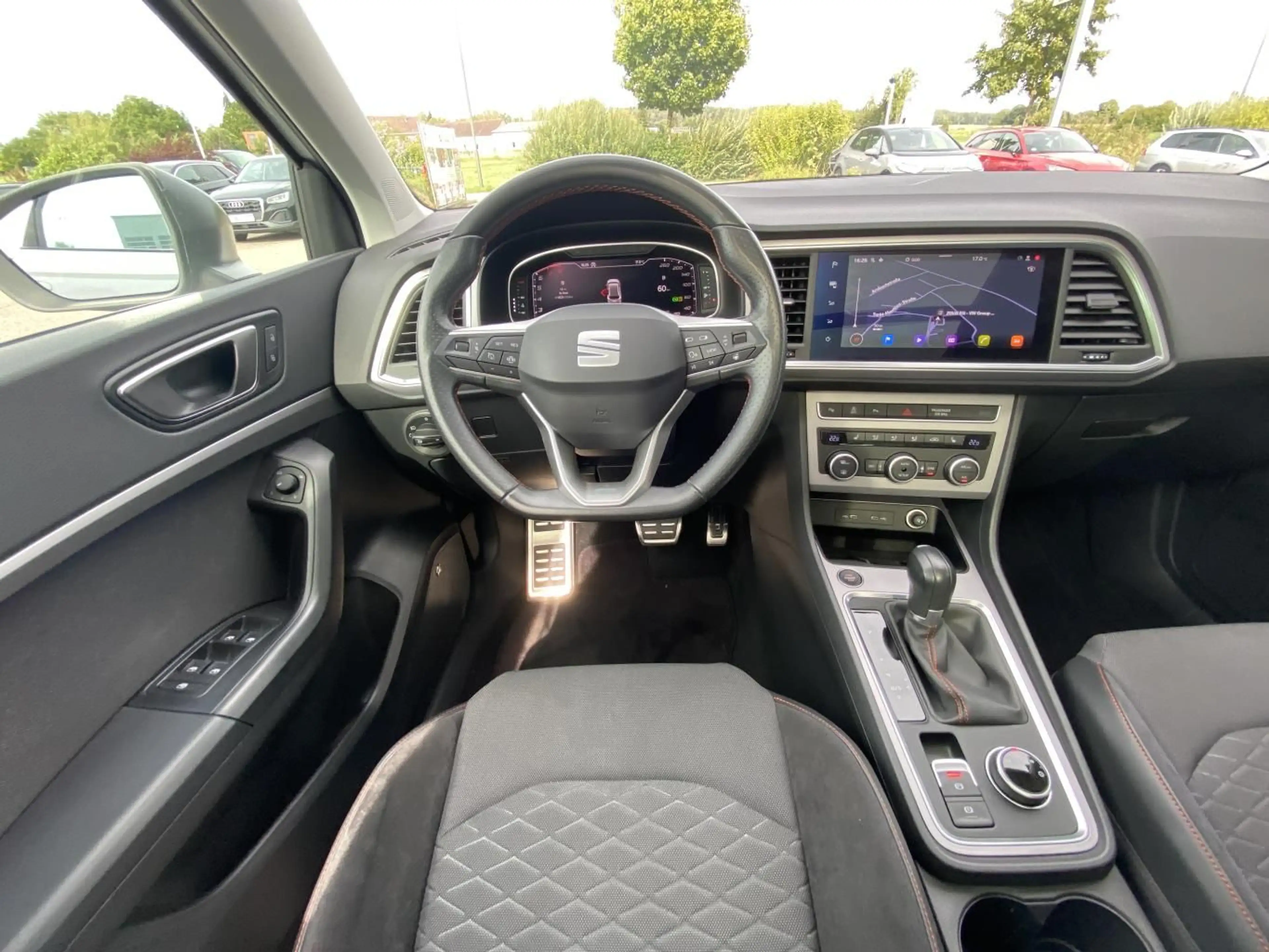 SEAT Ateca 1.5 TSI DSG FR 18"+PANORAMA+AHK+VIRTUAL-CO — photo 14