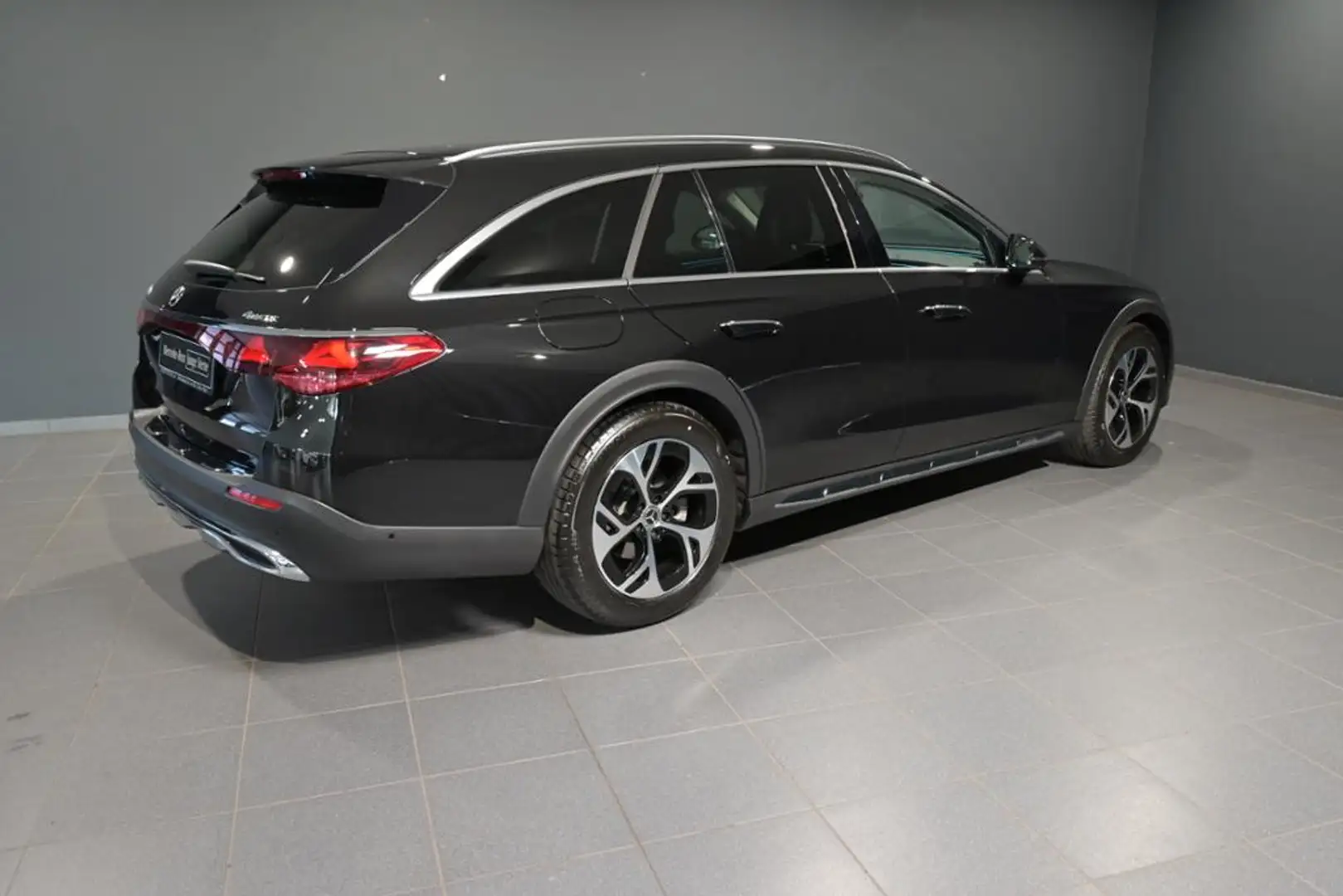 Mercedes-Benz E 220 d 4M T All-Terrain AVANTG./360/DIGITAL/AHK Schwarz - 2