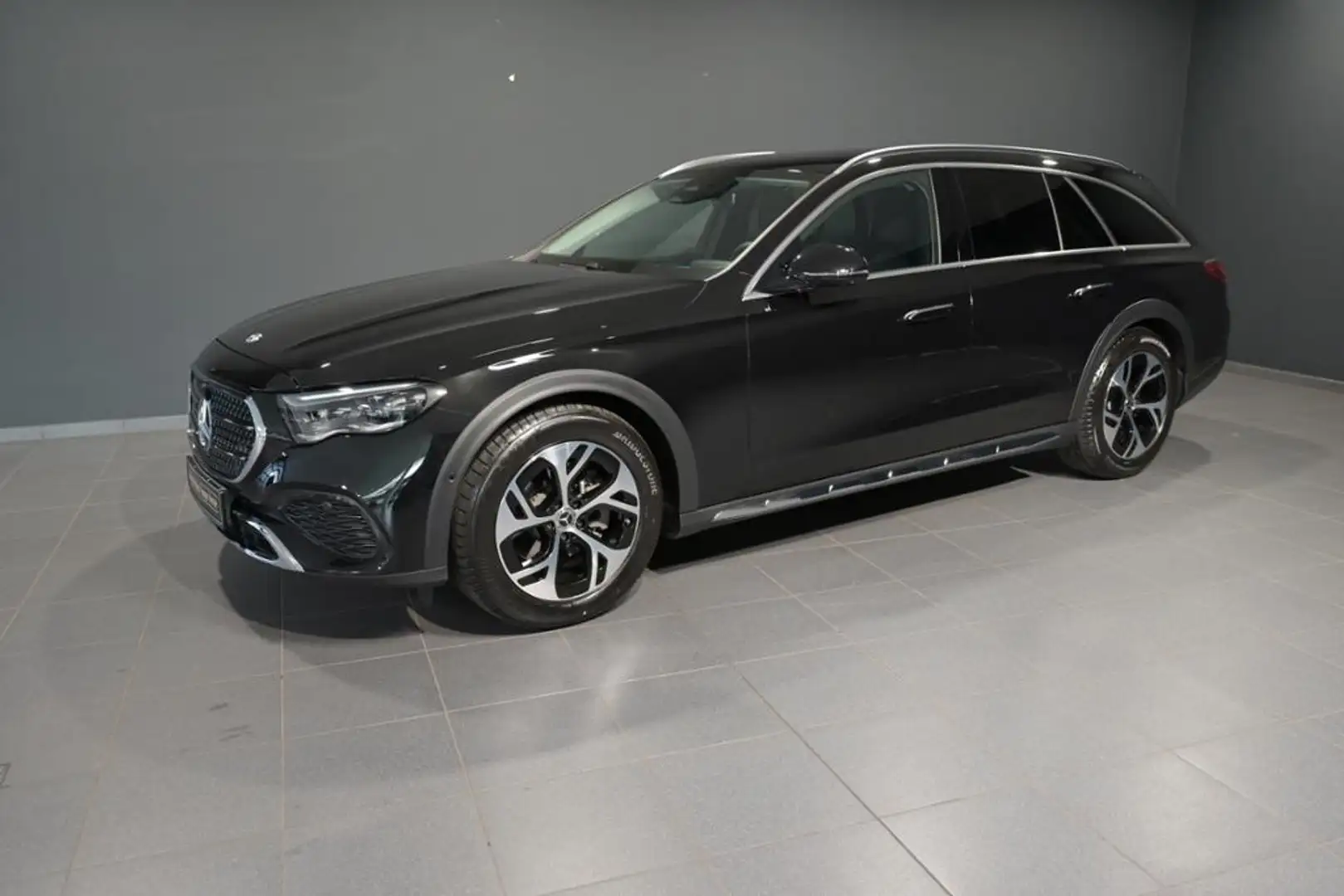 Mercedes-Benz E 220 d 4M T All-Terrain AVANTG./360/DIGITAL/AHK Schwarz - 1