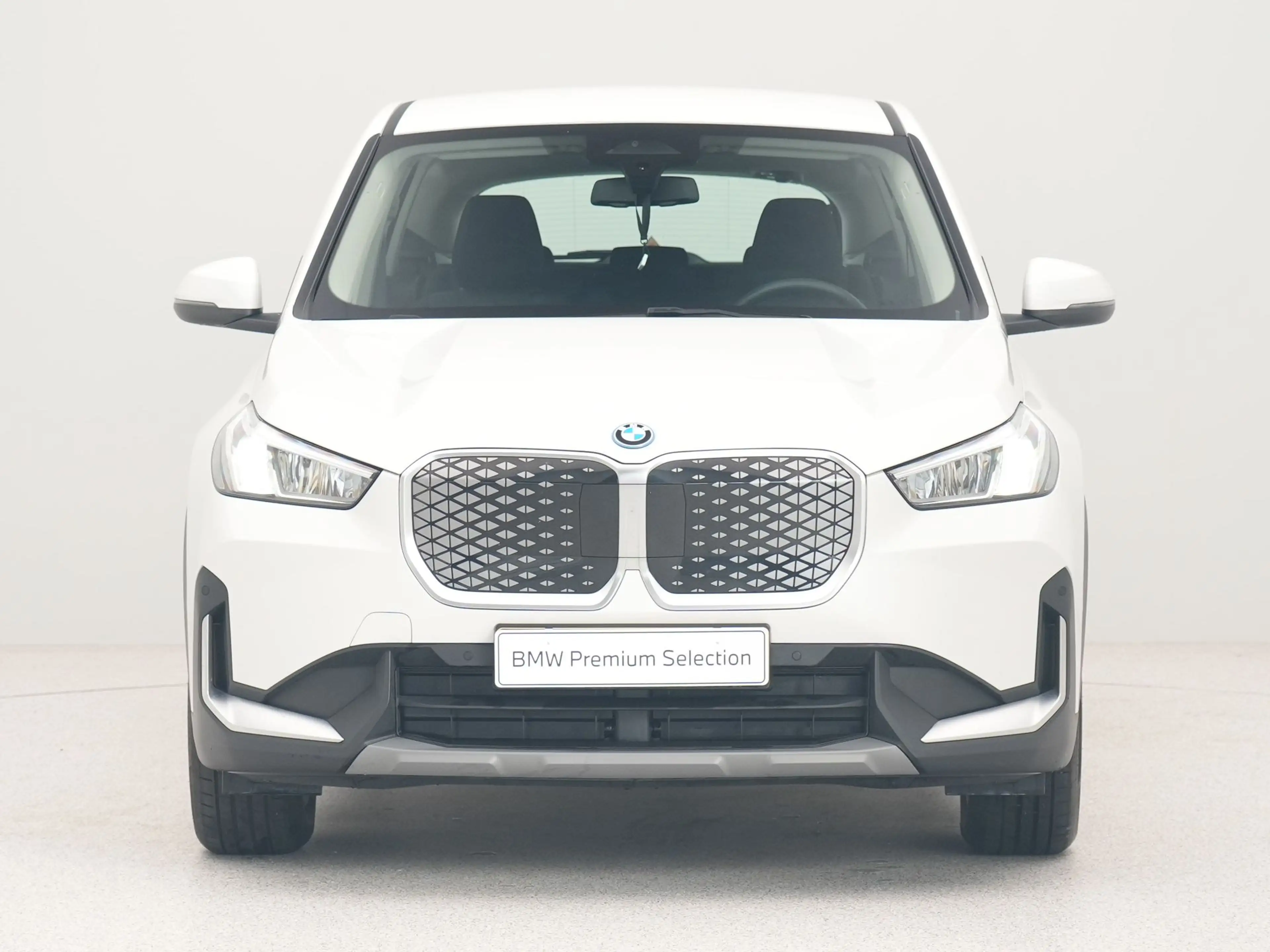 BMW iX1 eDrive20 67 kWh SoH 100% — photo 5