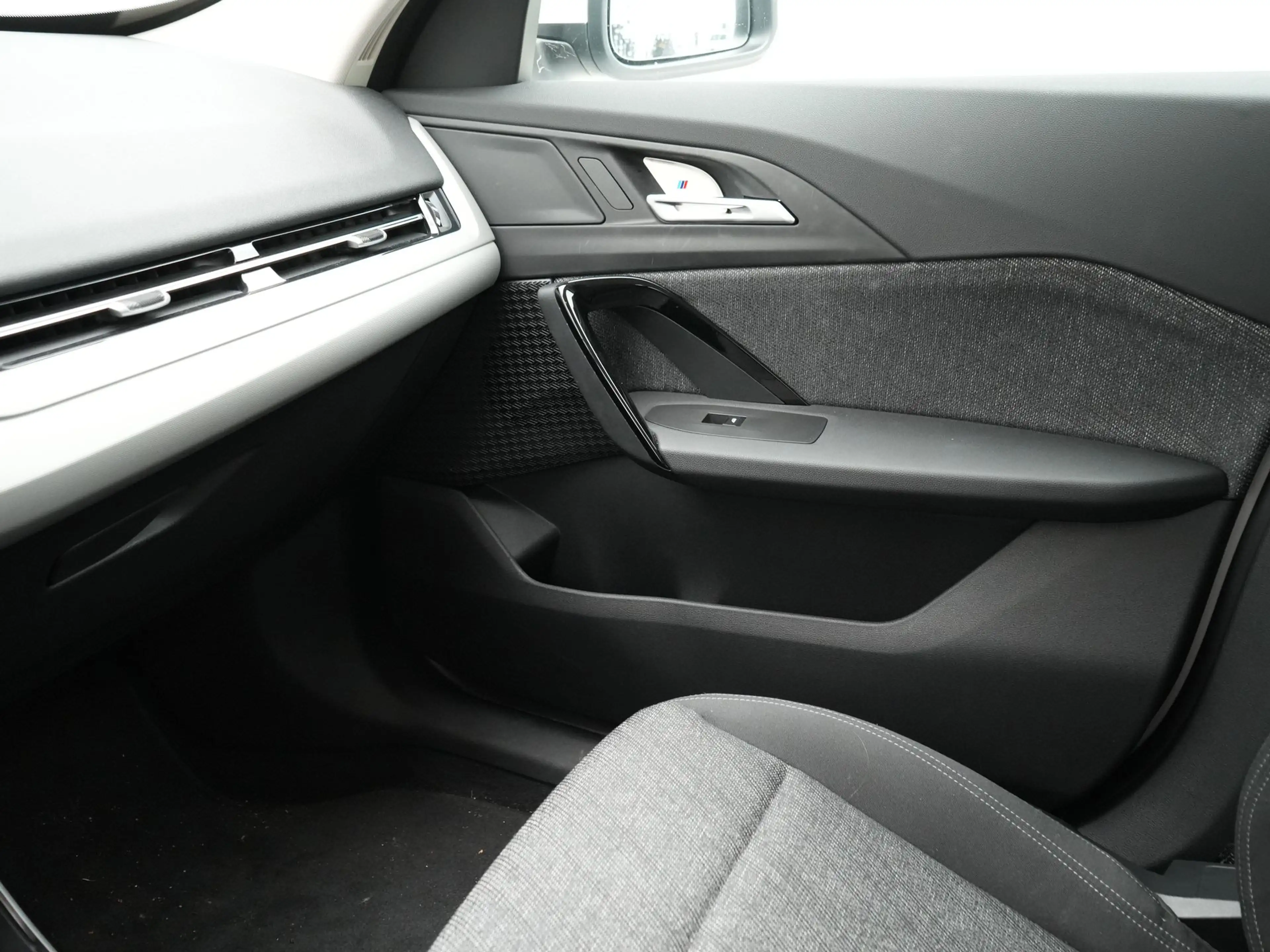BMW iX1 eDrive20 67 kWh SoH 100% — photo 14