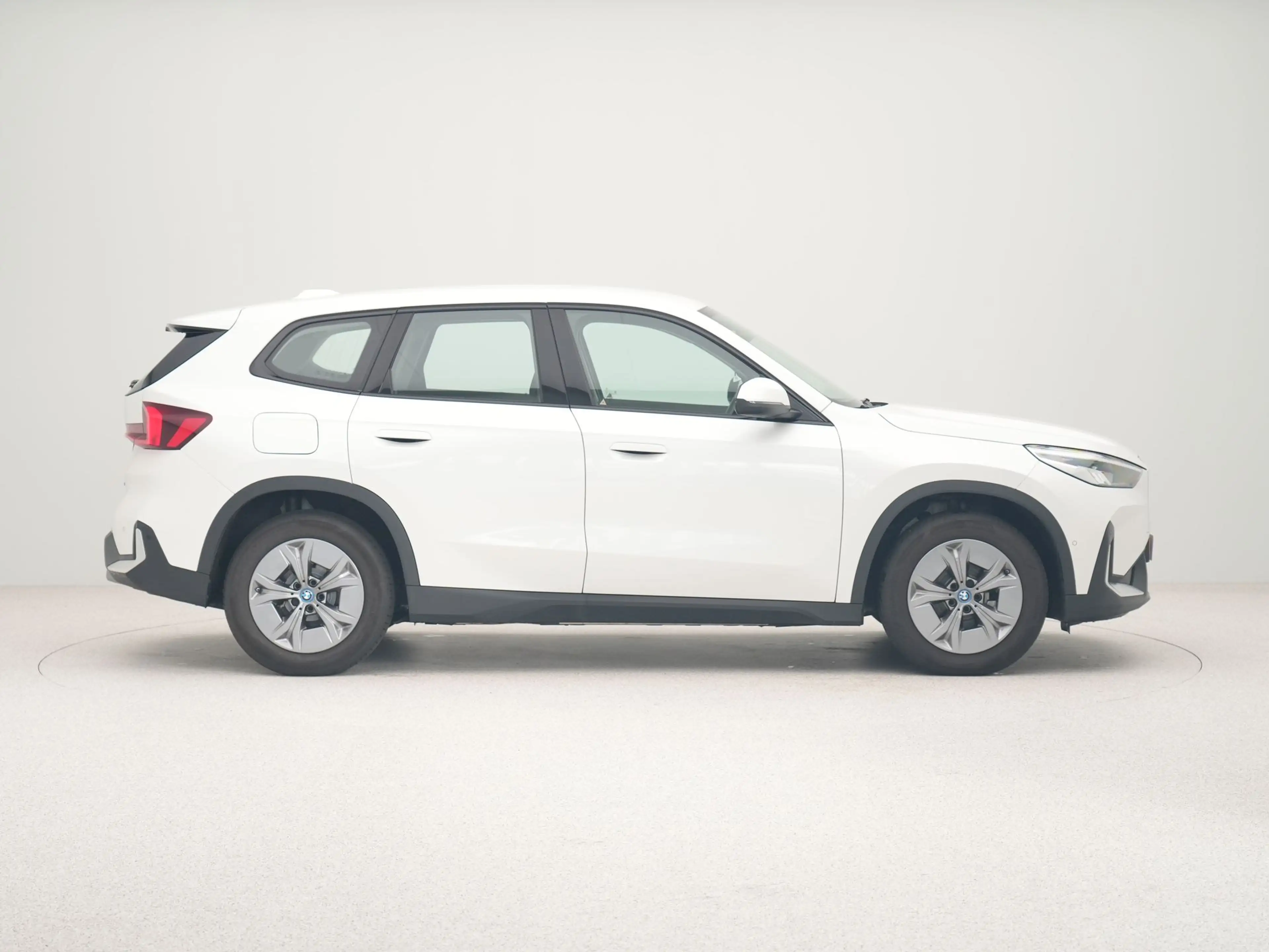 BMW iX1 eDrive20 67 kWh SoH 100% — photo 7