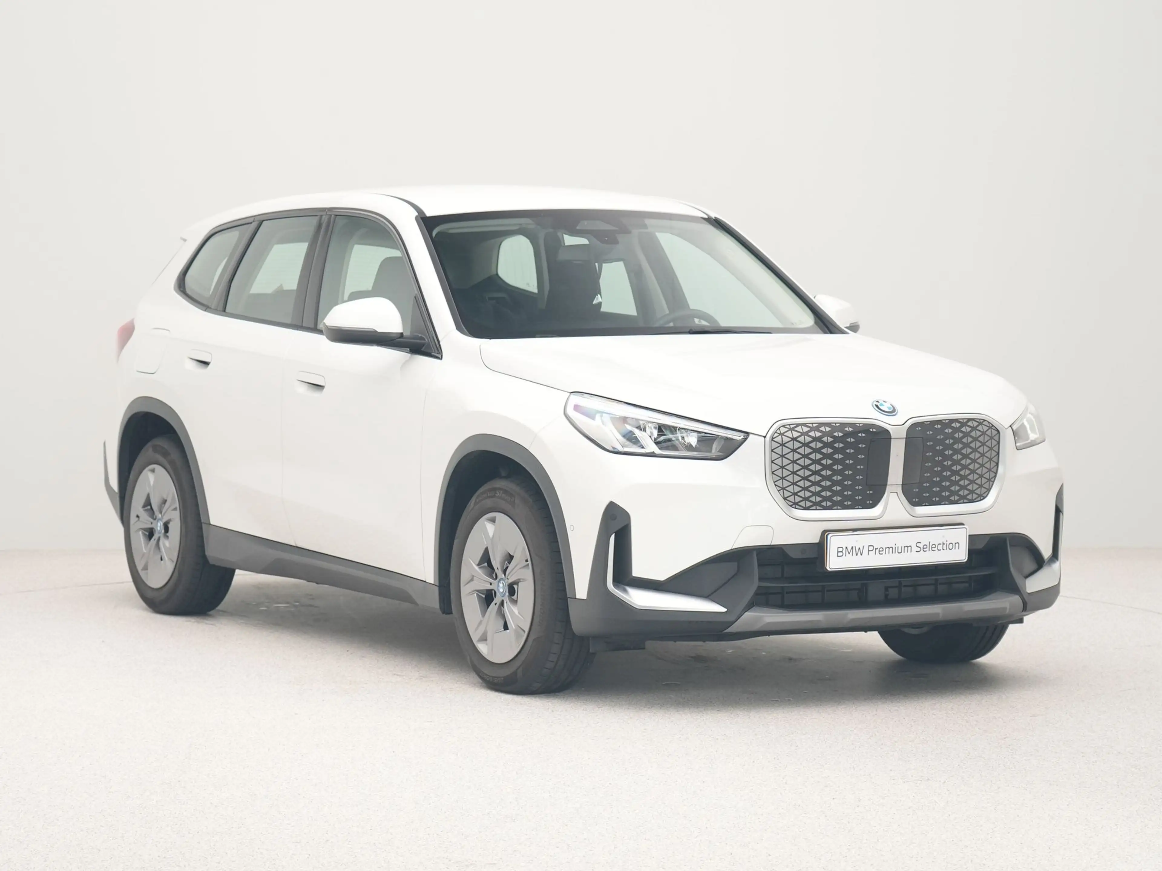 BMW iX1 eDrive20 67 kWh SoH 100% — photo 6