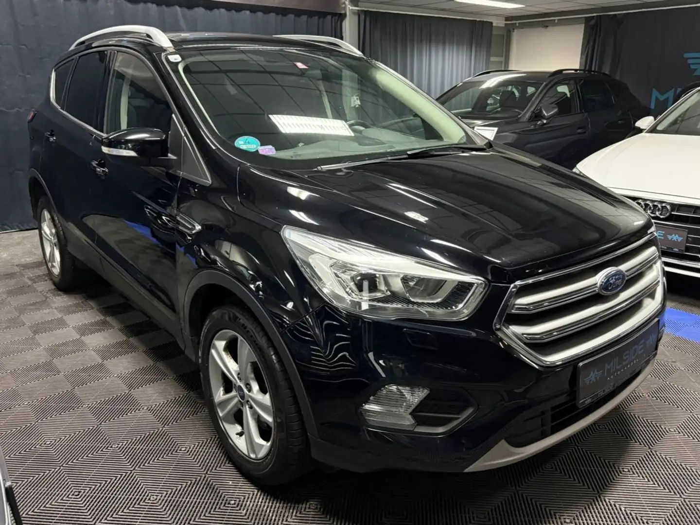 Ford Kuga Cool 1.5 TDCi Titanium Schwarz - 1