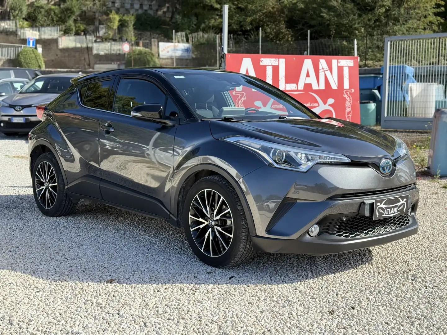 Toyota C-HR 1.8h Trend 2wd e-cvt Gris - 1