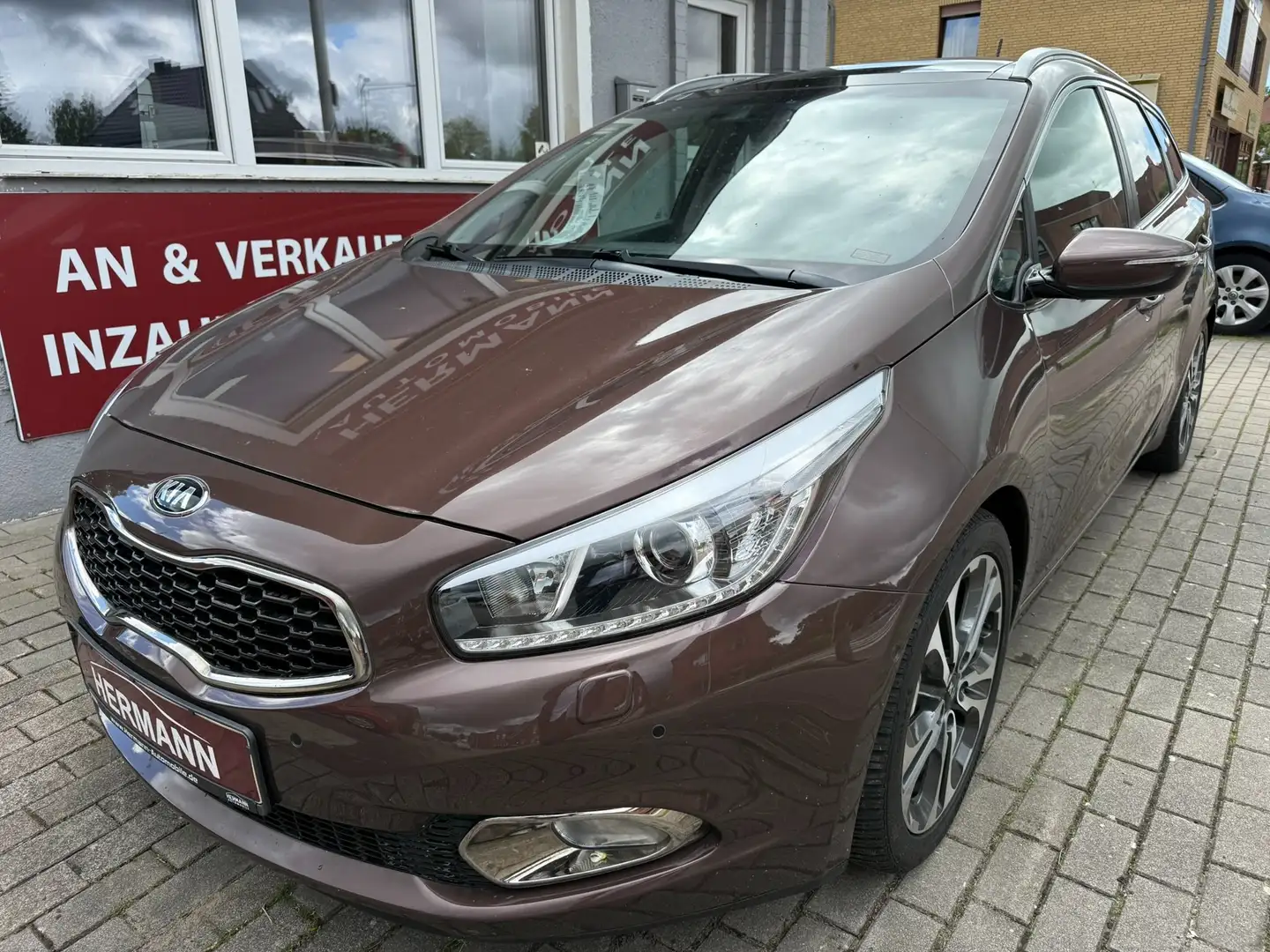 Kia Ceed SW / cee'd SW Spirit   AUTOMATIK 1. Hand  Sehr gepflegt Brown - 2