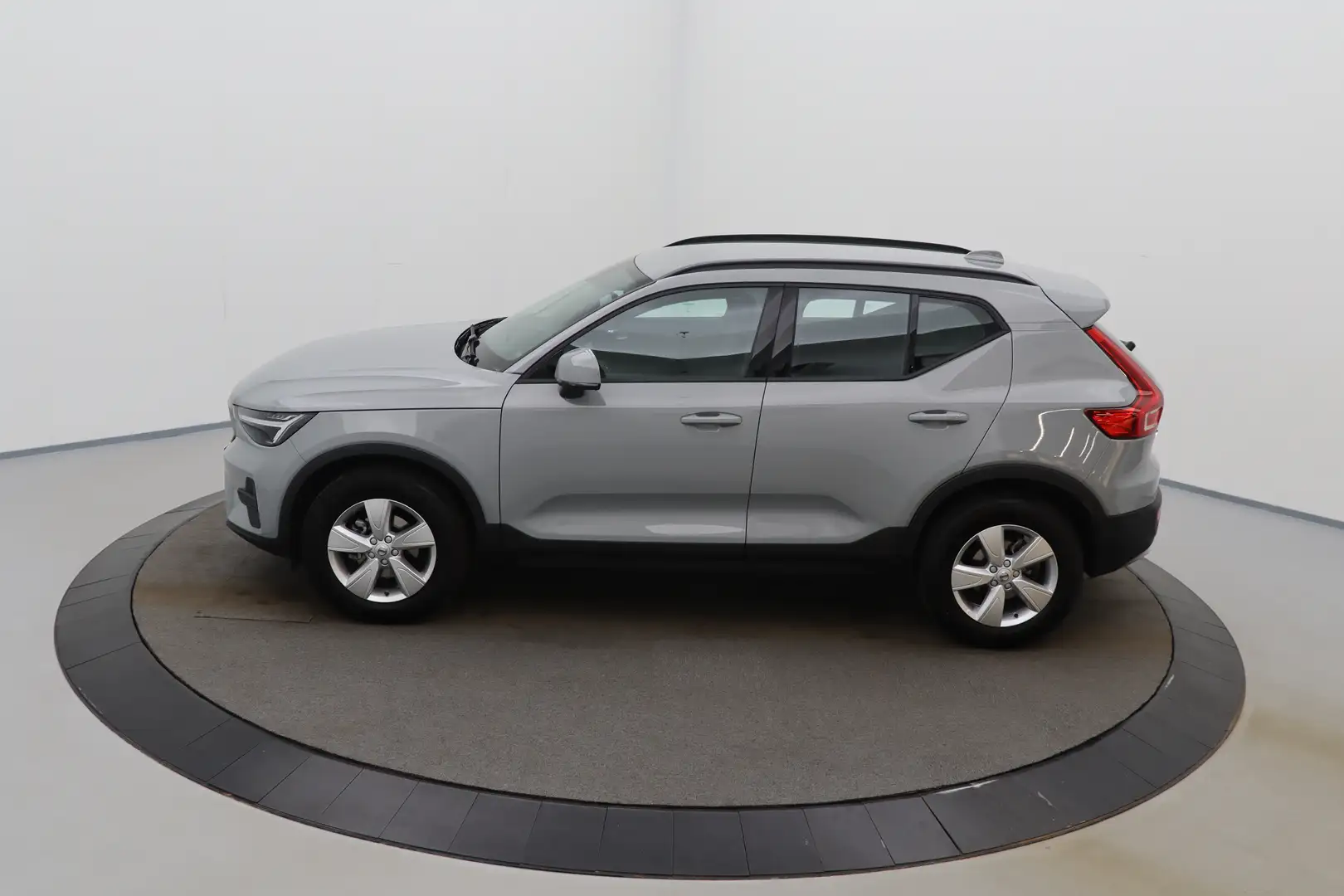 Volvo XC40 1.5 T2 Essential LED GPS PDC CAM Carplay CC Trekh. Gri - 2