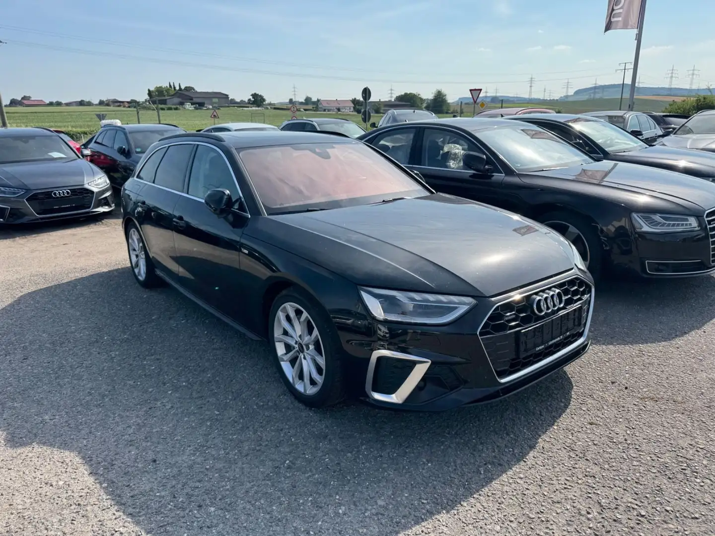 Audi A4 Avant 40 TDI Quattro S-Line Pano LED ACC AHK Noir - 1