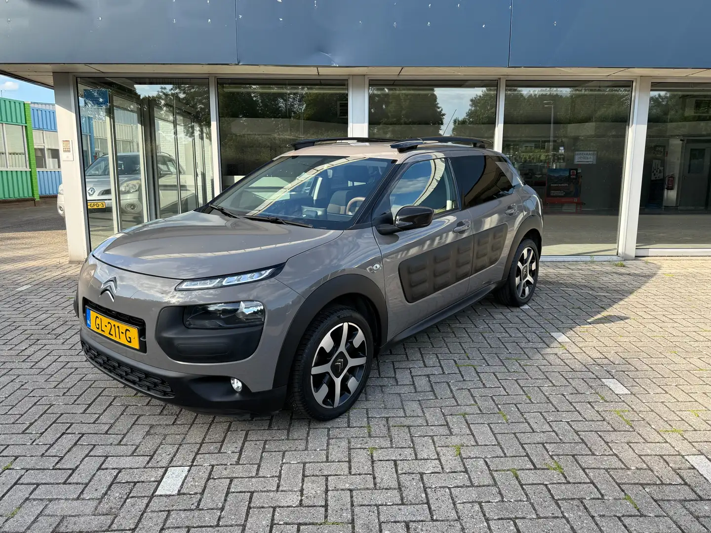 Citroen C4 Cactus 1.2 e-VTi Shine - Automaat - Trekhaak - Navigatie Marrón - 1
