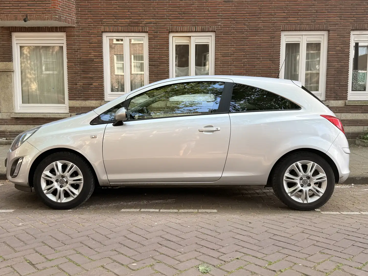 Opel Corsa 1.2 16V - 1