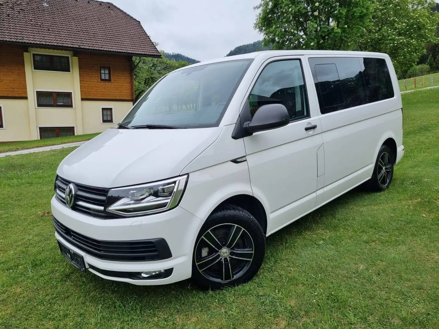 Volkswagen T6 Multivan Trendline 2.1 TDI Multivan 4Motion Weiß - 1