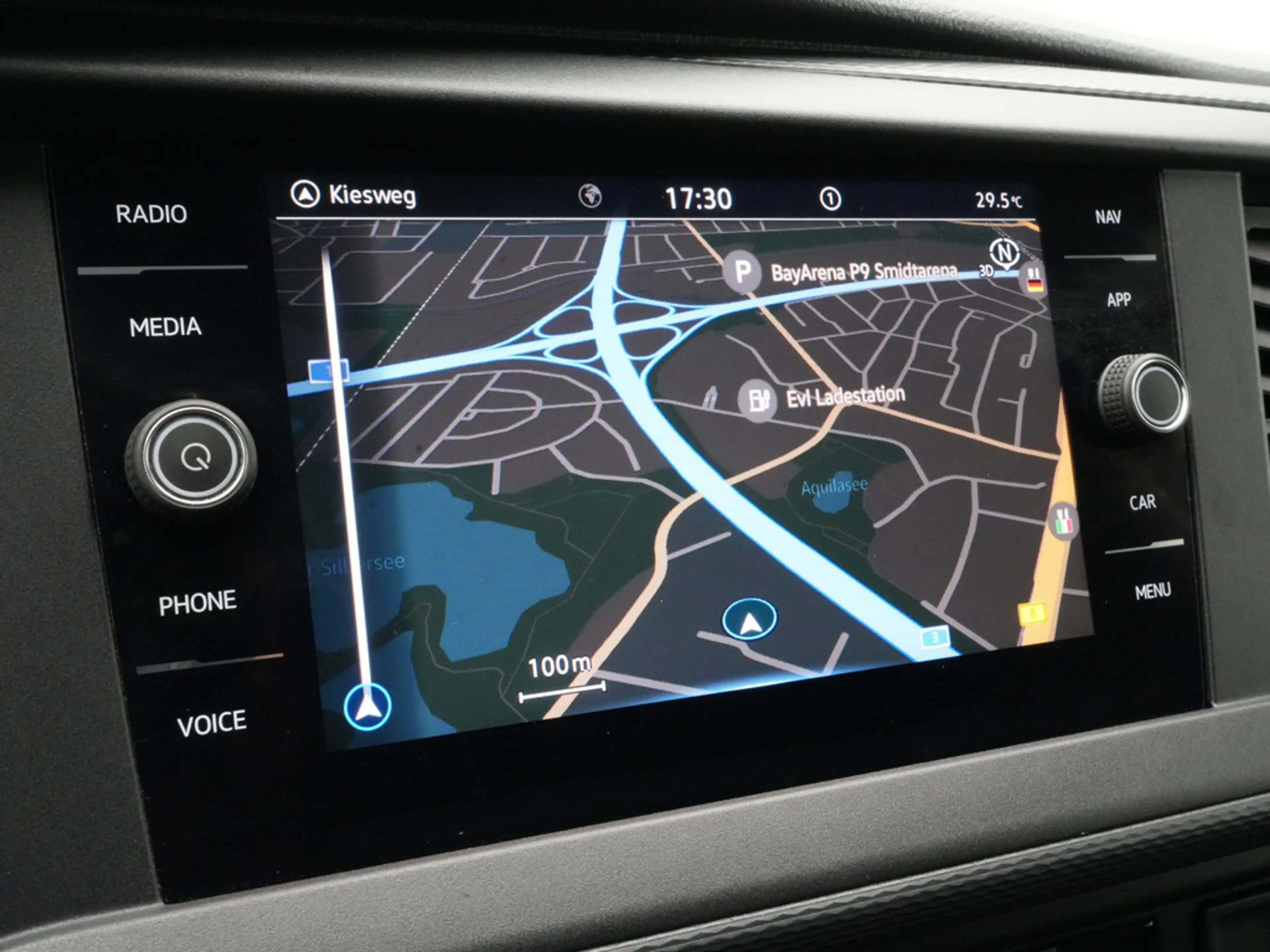 Volkswagen T6.1 Multivan Family DSG CARPLAY PDC KAM NAVI — photo 6