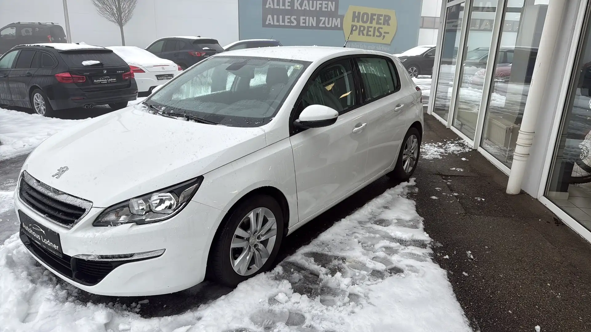Peugeot 308 Active 1,2 VTi 82 Weiß - 1