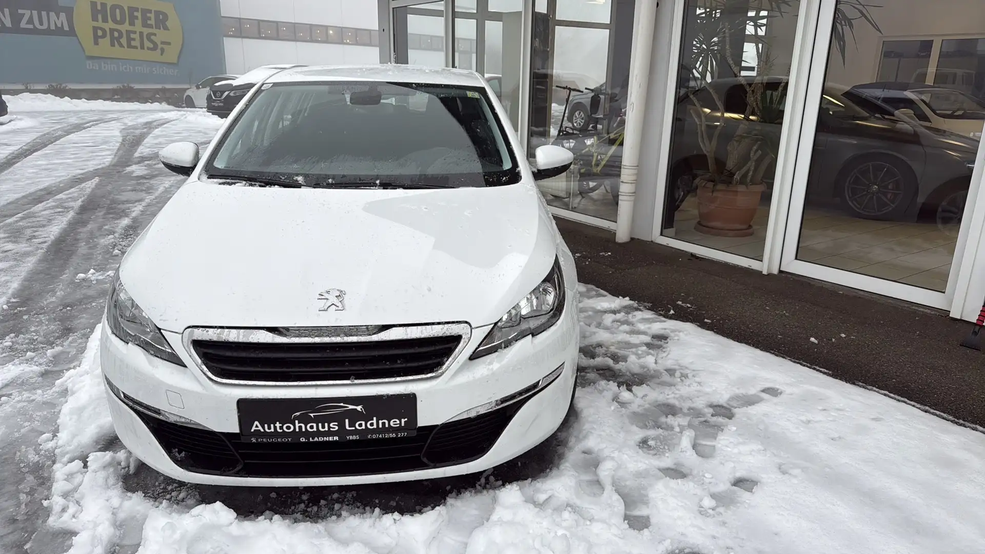 Peugeot 308 Active 1,2 VTi 82 Weiß - 2