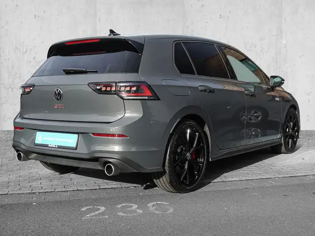 Volkswagen Golf view 4
