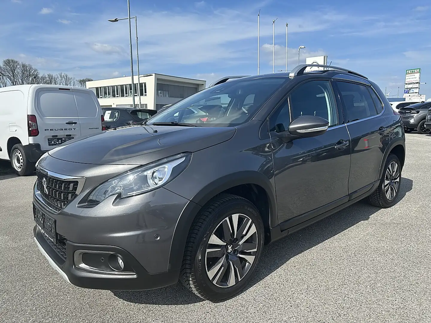Peugeot 2008 1,2 PureTech 130 S&S Allure EAT6 Grau - 2