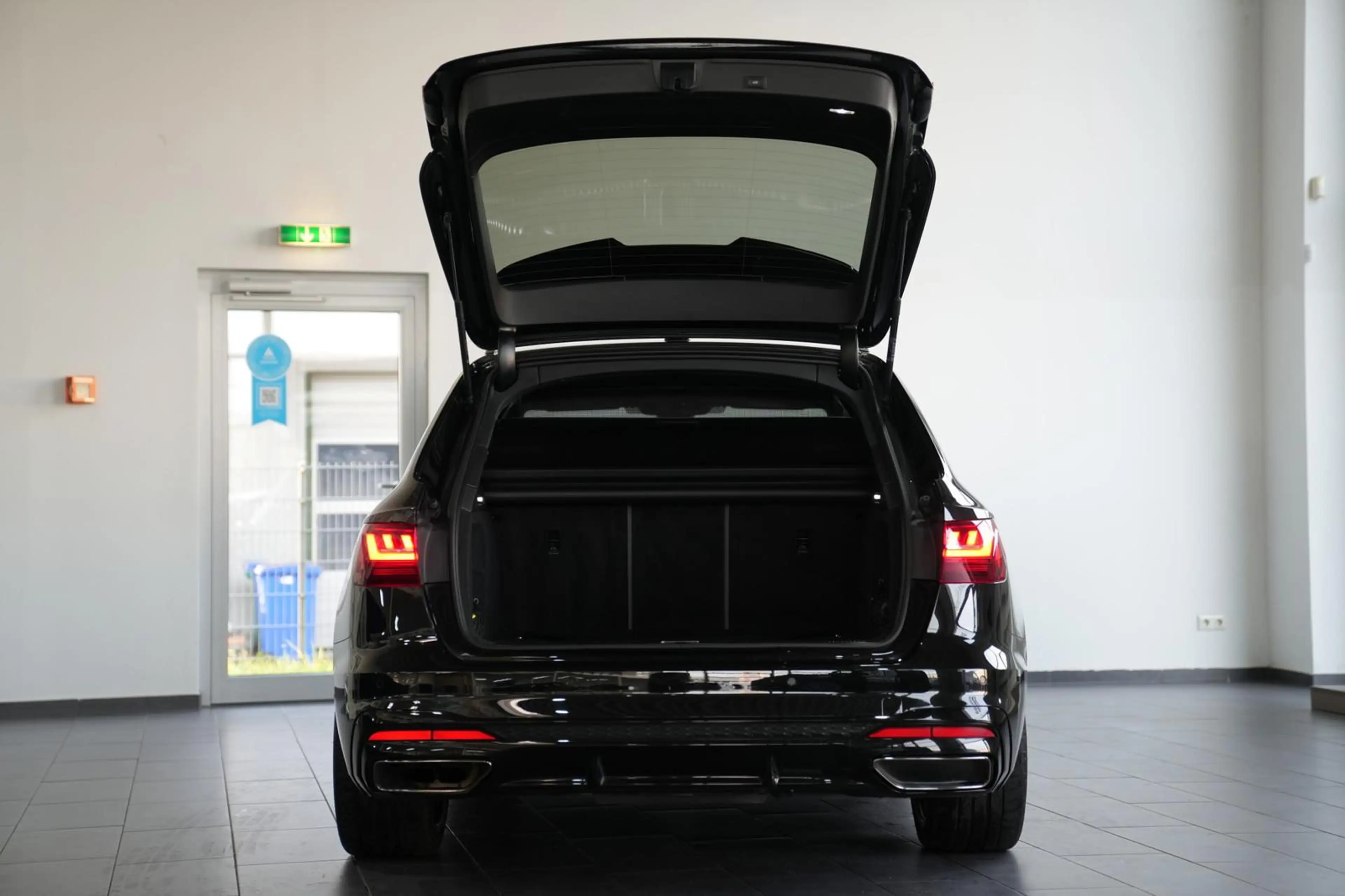 Audi A4 Avant 40 TDI quattro S line Sport — photo 9