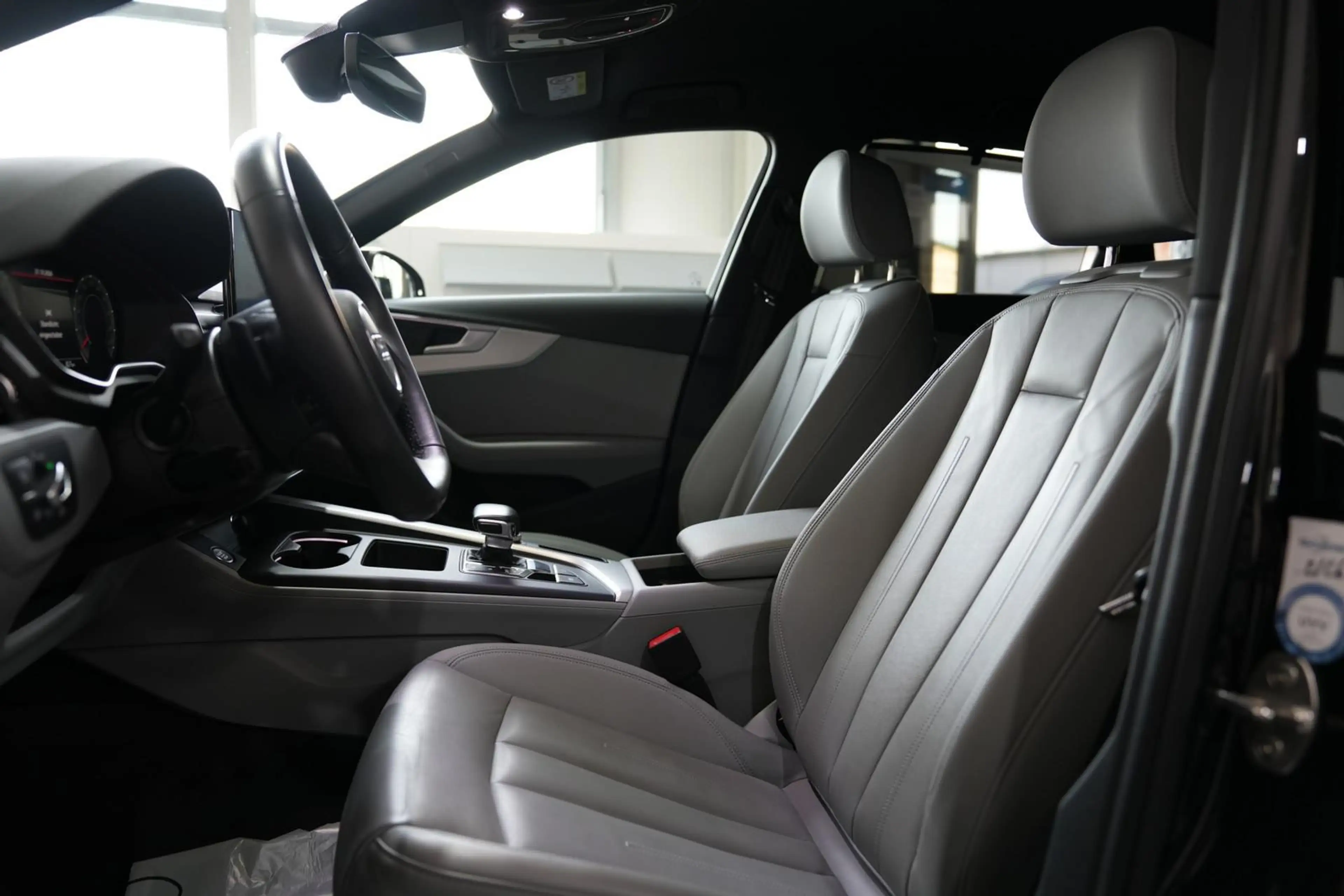 Audi A4 Avant 40 TDI quattro S line Sport — photo 15